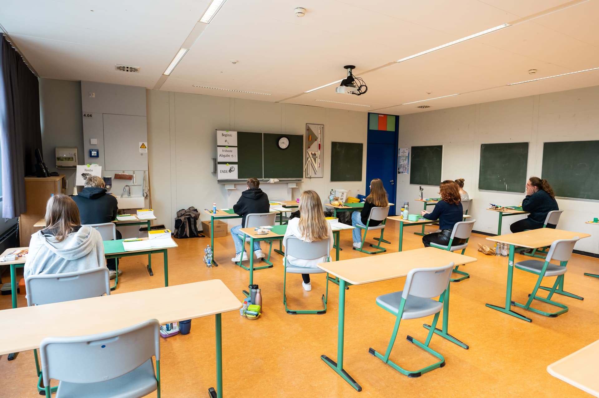 In Bayern will eine Schule ohne Hierarchie und Noten eröffnen – ist das erlaubt?
