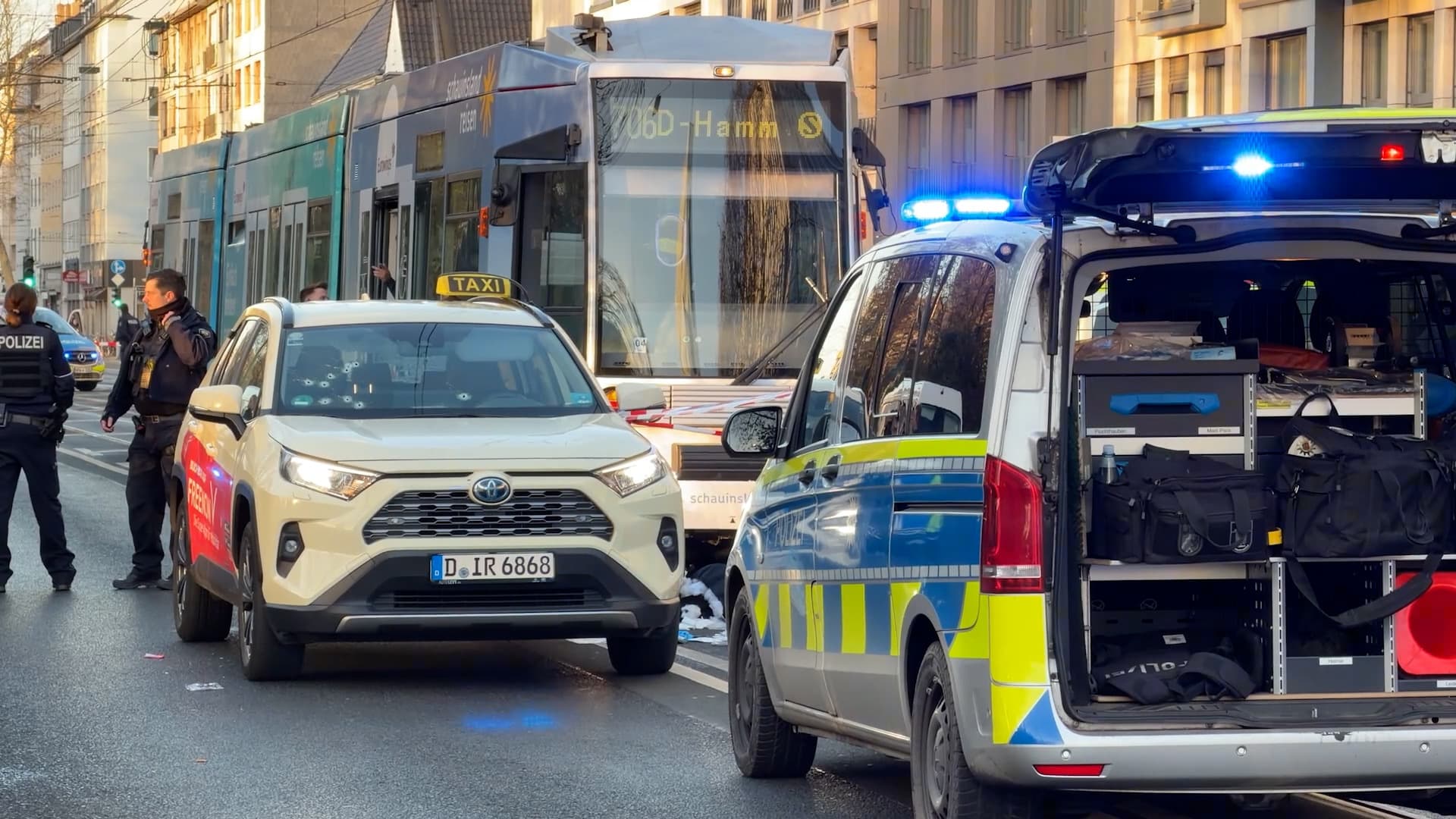 Mordanschlag in Düsseldorf: Mindestens zehn Schüsse auf Taxi-Fahrgast abgefeuert