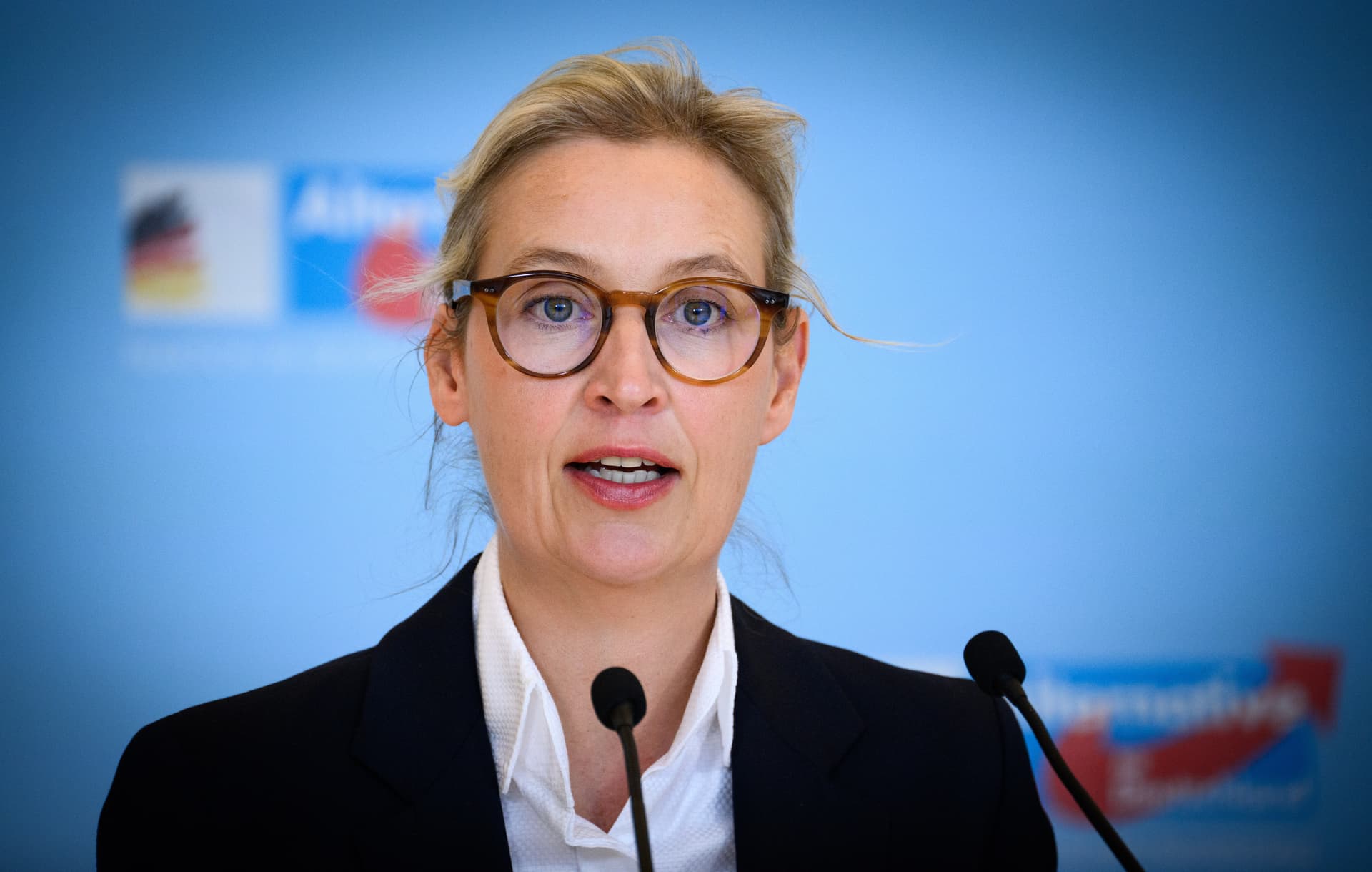 Neue Umfrage: AfD weiter vor Union