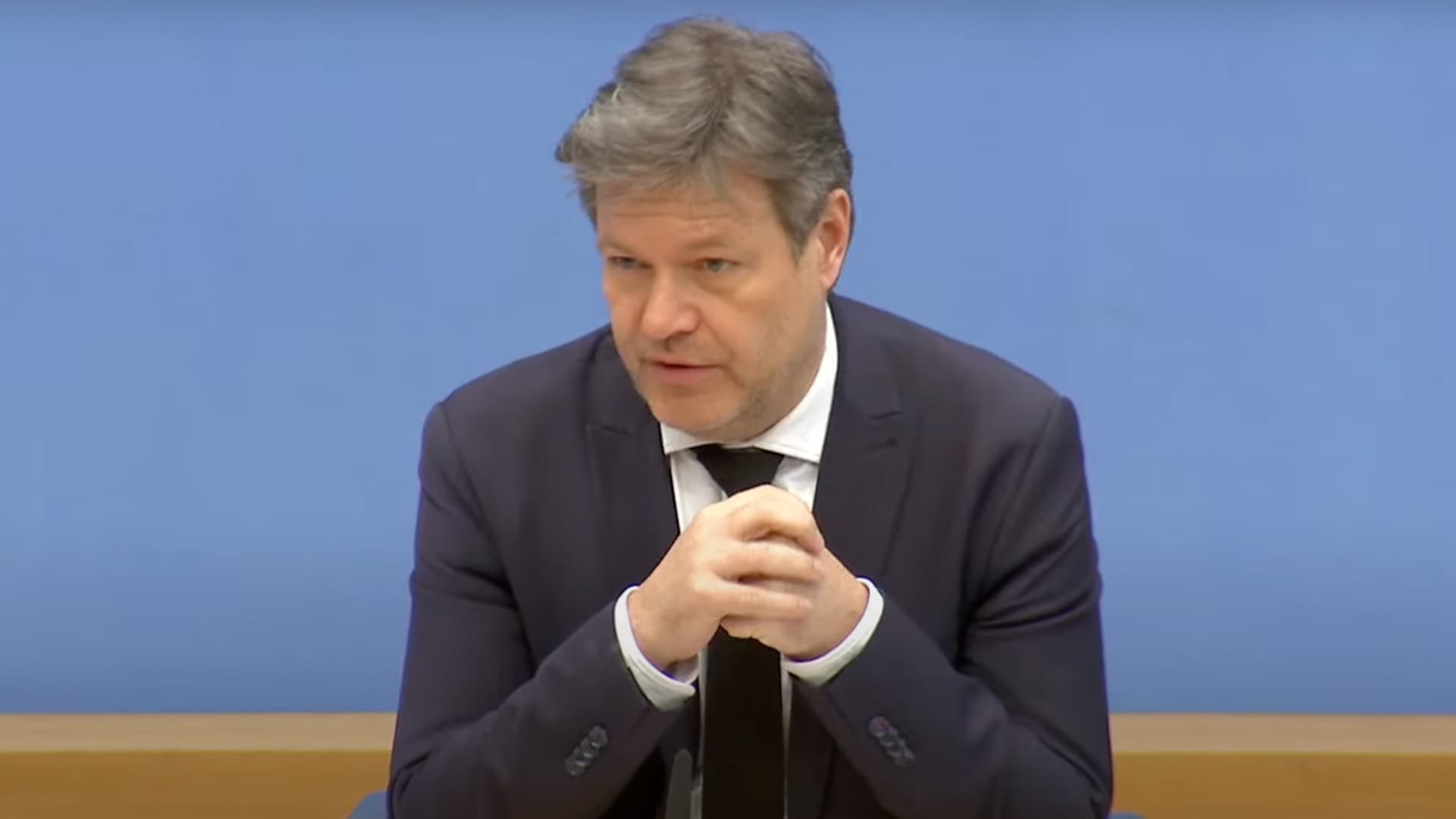 Hier gibt Habeck zu: Für Bürgergeld-Empfänger lohnt es sich nicht, zu arbeiten