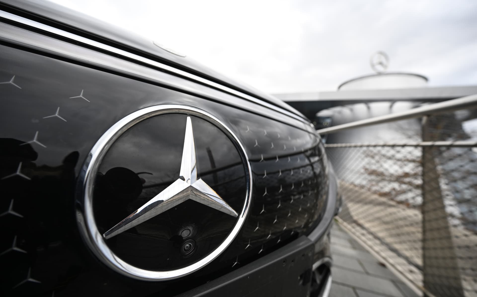 Mercedes ruft 250.000 Fahrzeuge zurück!
