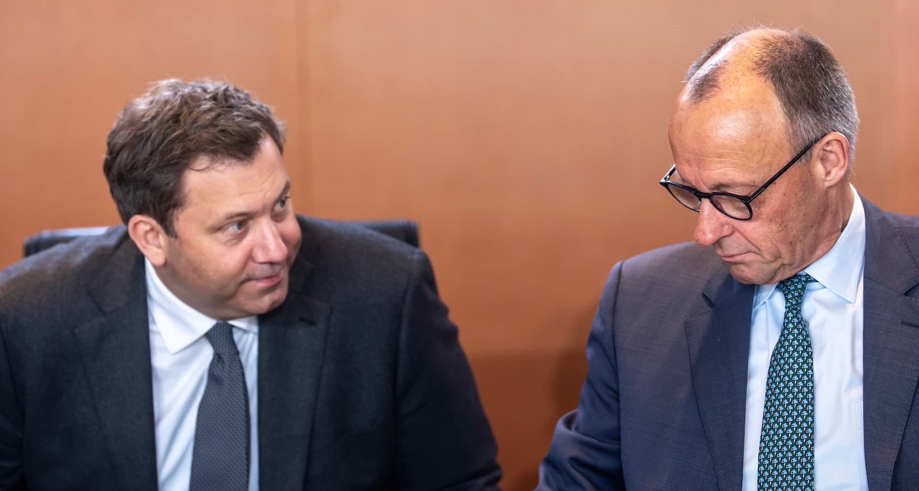 Geheime Vorabsprachen über Steuererhöhungen: Zerbricht die Koalition an einer SMS des Kanzlers an Lars Klingbeil?