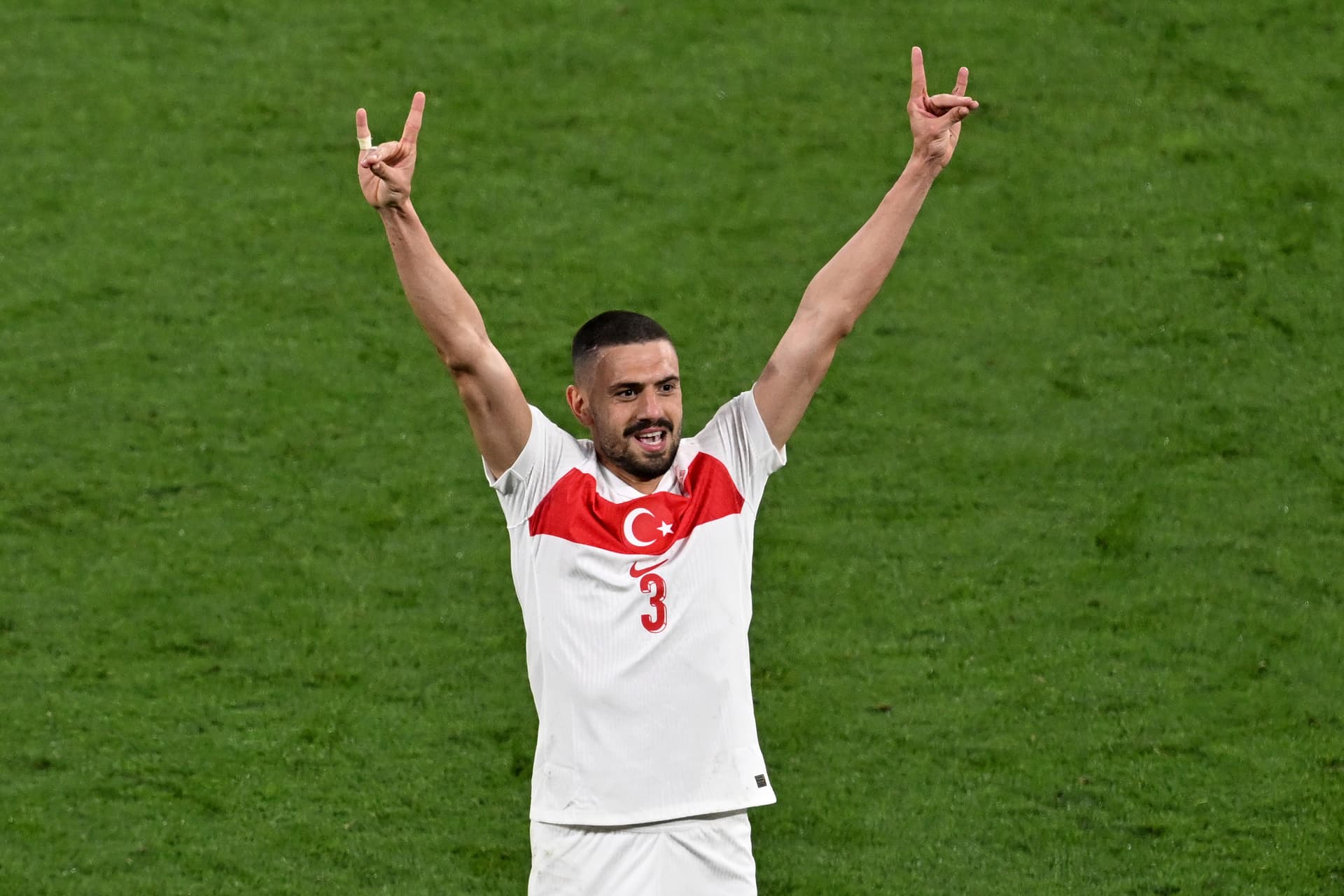 Türken dementieren UEFA-Sperre für Spieler mit dem Wolfsgruß
