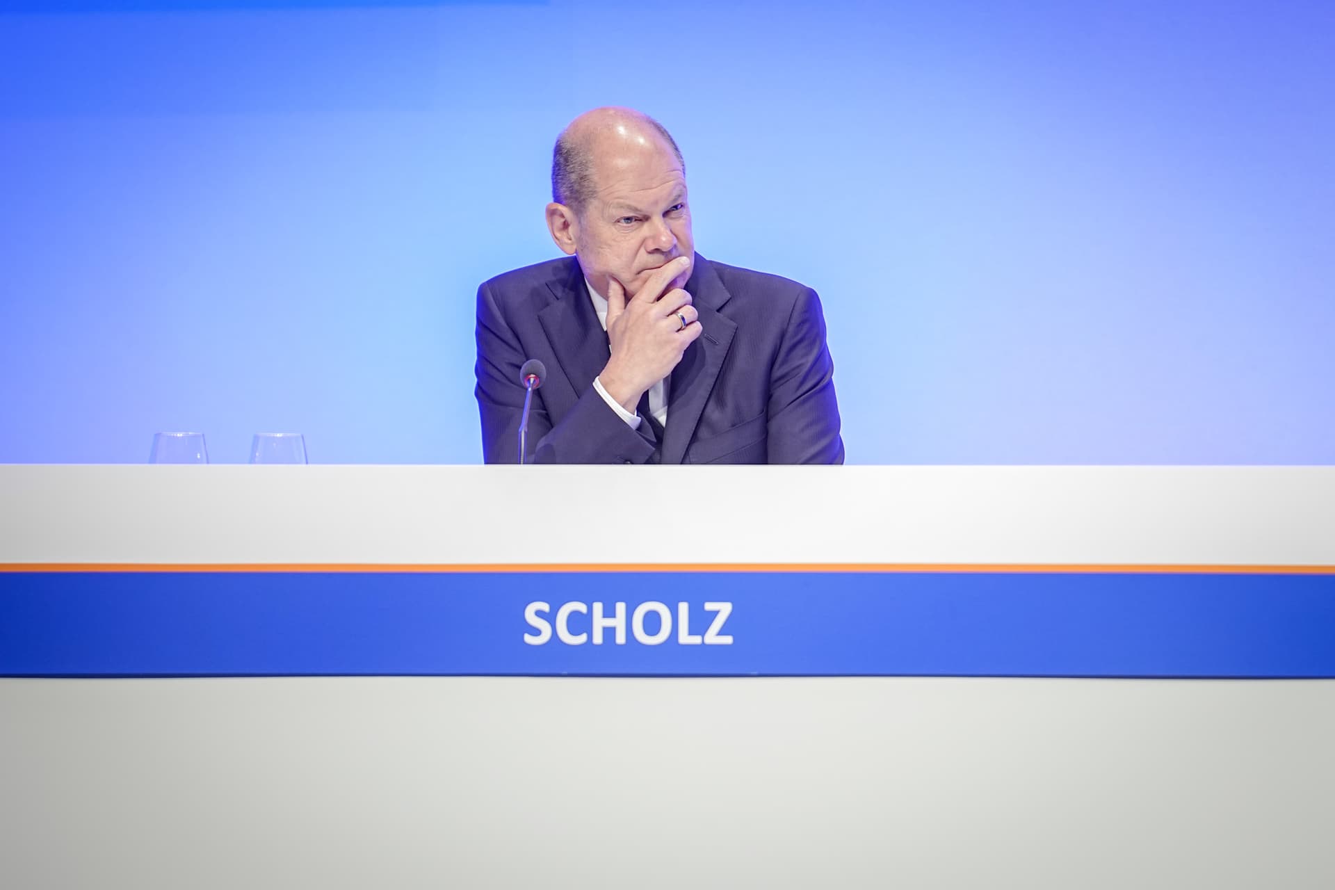 Gekürzte Redezeit und Buhrufe: CDU-Wirtschaftsrat lädt Scholz ein und blamiert ihn auf der Bühne