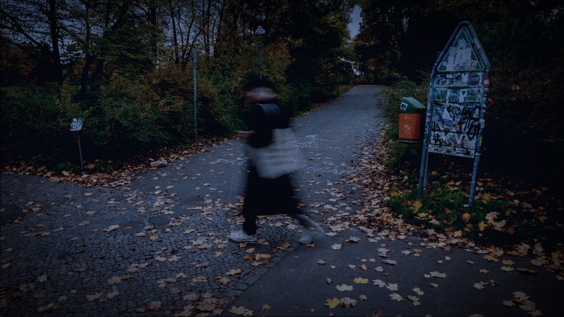 Horror-Tat an Haltestelle: Triebtäter vergewaltigt 19-Jährige stundenlang in Gebüsch