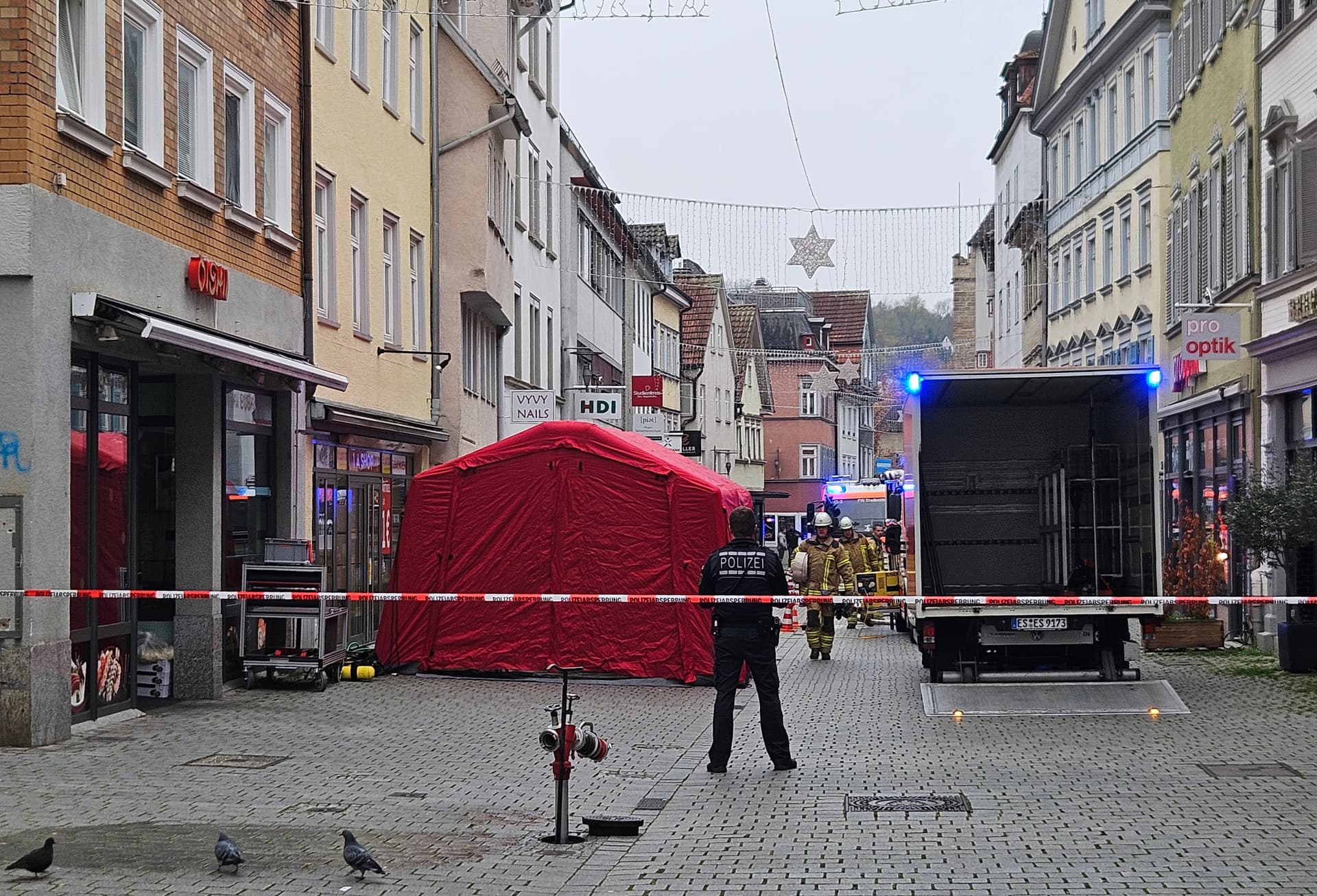 Zwei Tote und ein Verletzter nach Brand in Esslingen, darunter ein Täter