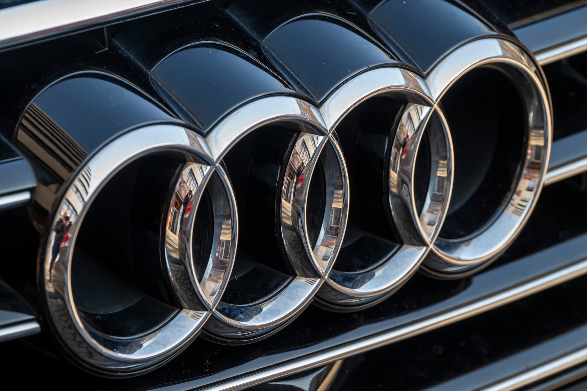 Wieder Schockzahlen! Gewinneinbruch und düstere Aussichten bei Audi