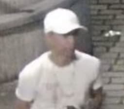 Messer-Attacke in Köln! Mann (49) niedergestochen – Polizei fahndet mit Fotos