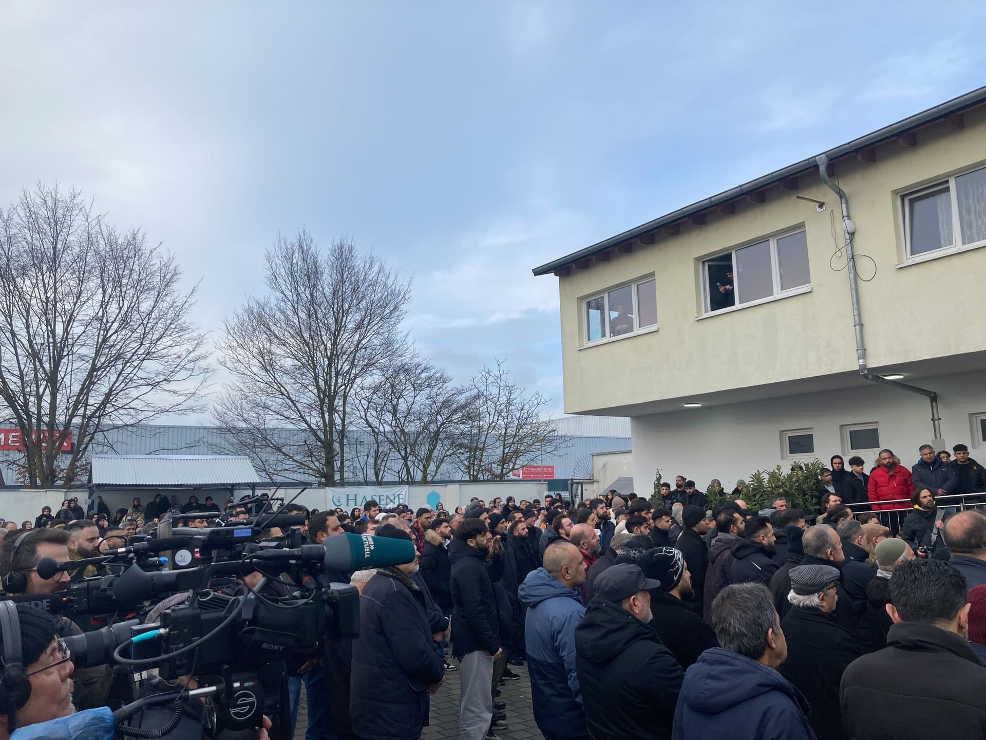 Ludwigshafen: Hunderte bei Trauer-Zeremonie für den ermordeten Bahnmitarbeiter