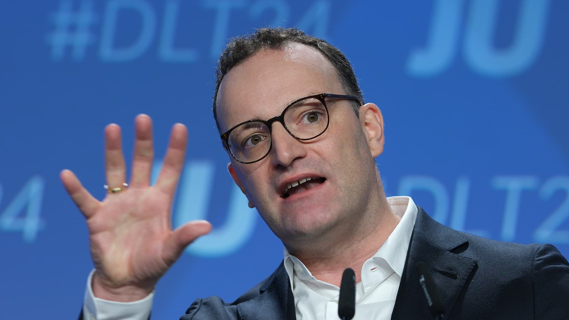 „Zum ersten Mal seit Hermann Göring...“: Jens Spahn stellt SPD-Politikerin Özoğuz in eine Reihe mit den Nationalsozialisten