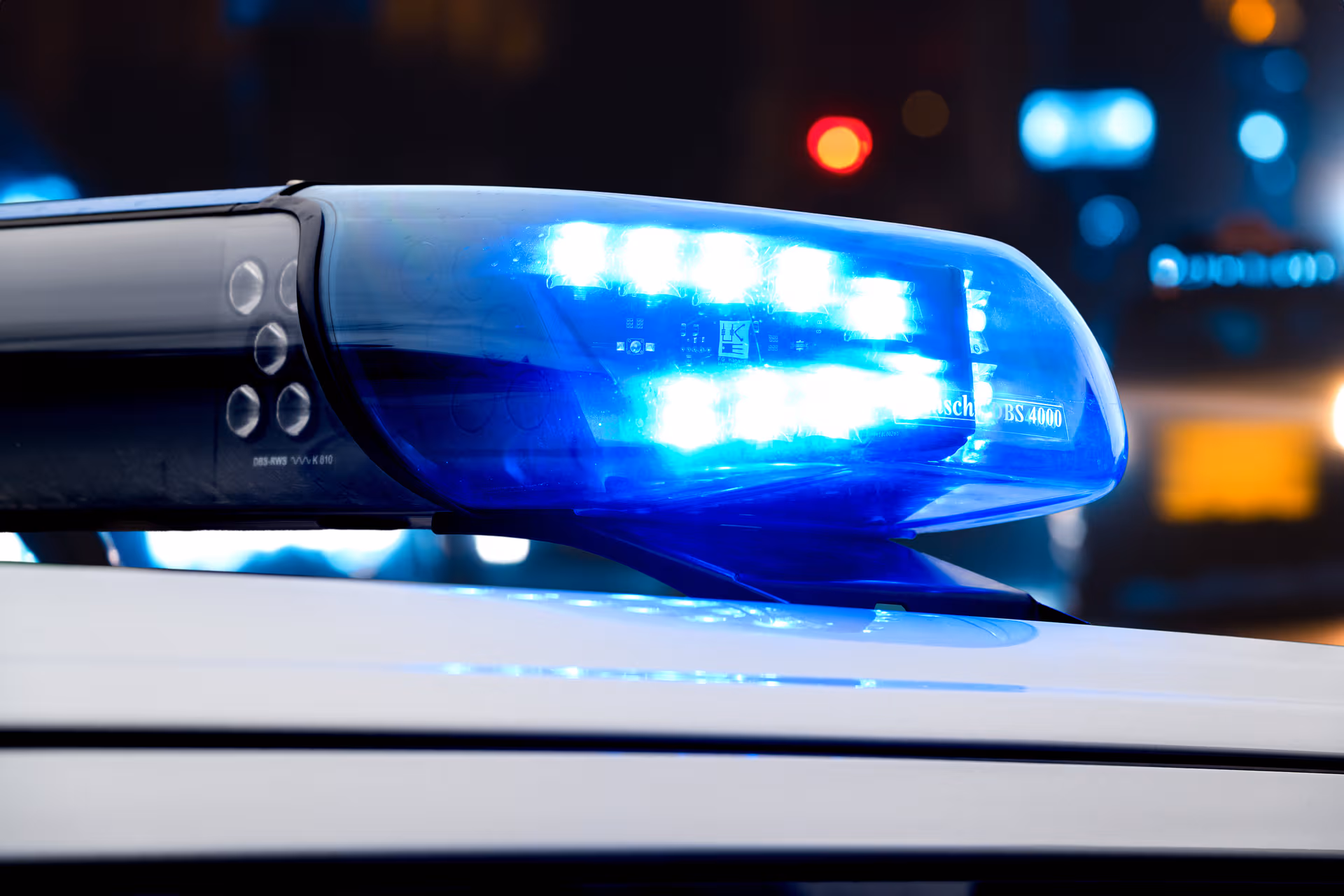 Sie hatte ein Messer: Frau nach Polizei-Schuss an Tankstelle lebensgefährlich verletzt