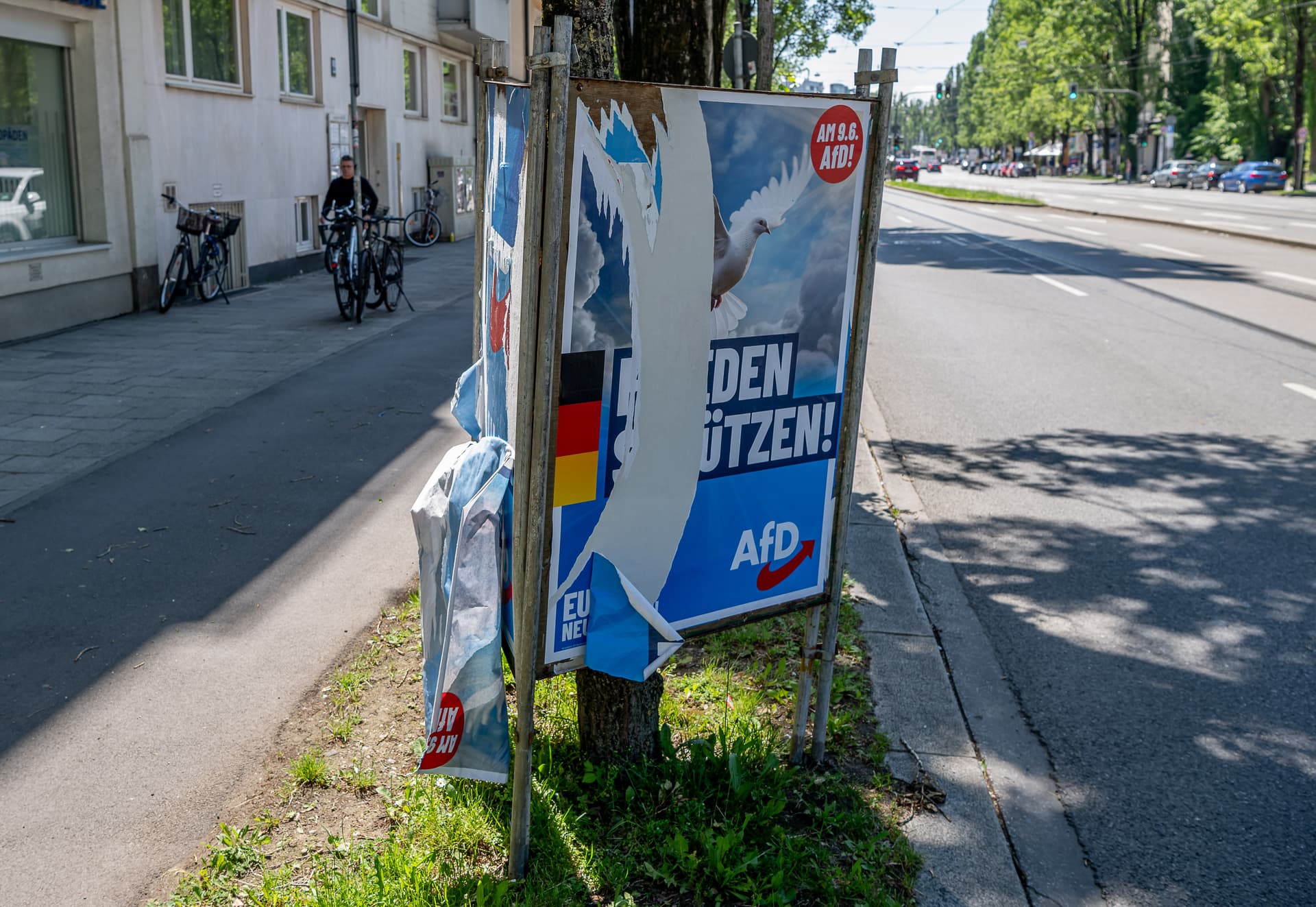 Faustschläge und Baseballschläger im Wahlkampfendspurt: Angriffe auf AfD-Politiker in Karlsruhe und Dresden