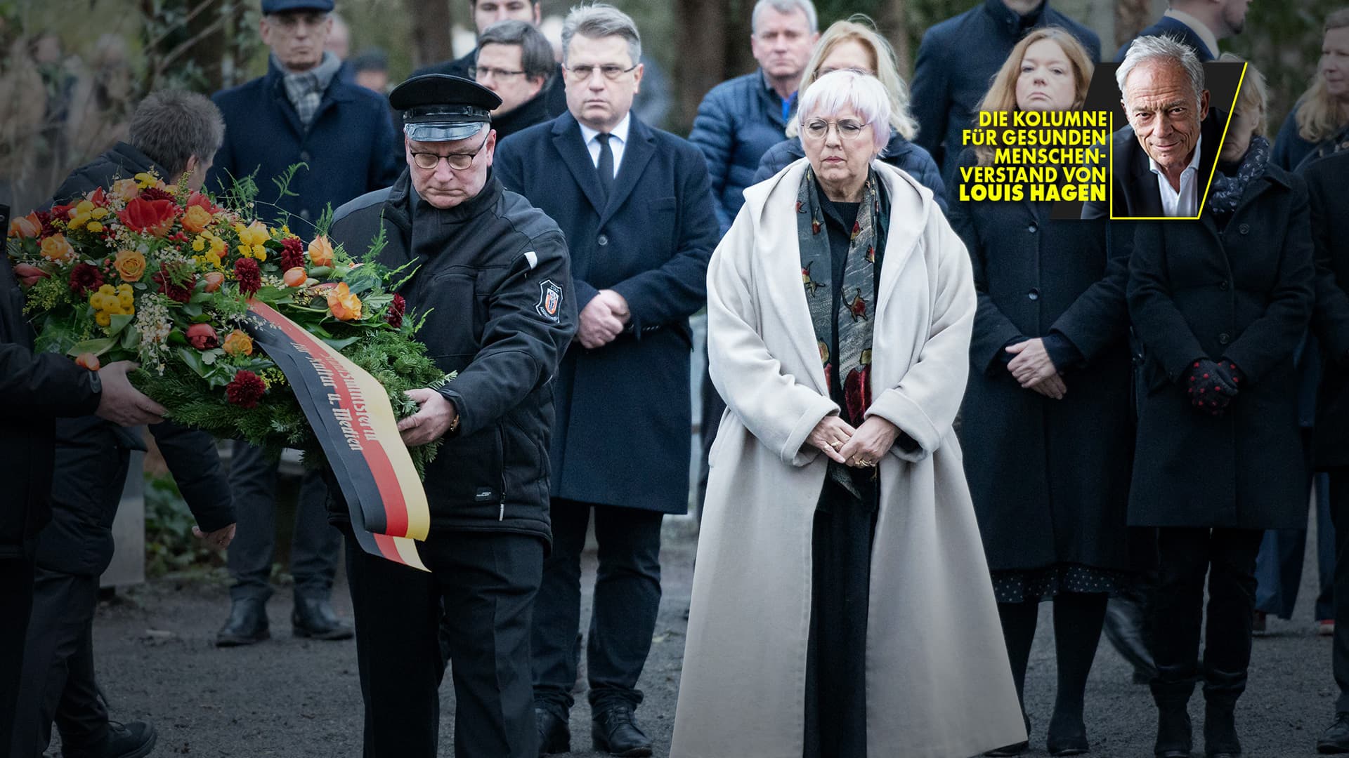Claudia Roth und der verstörend weiße Mantel