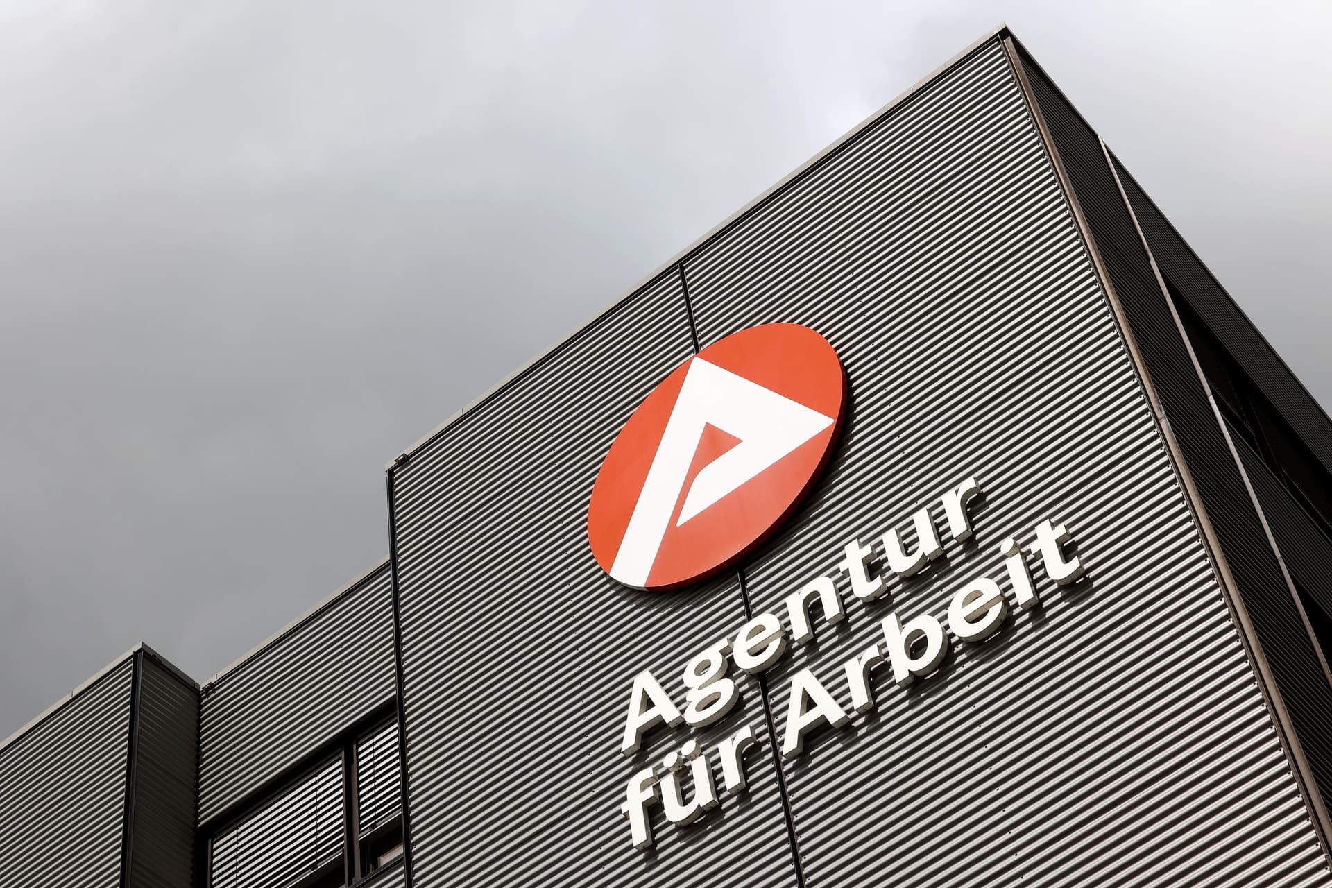 Job-Turbo auf Sparflamme: Auch 2025 geht fast jeder zweite Euro Bürgergeld an Ausländer