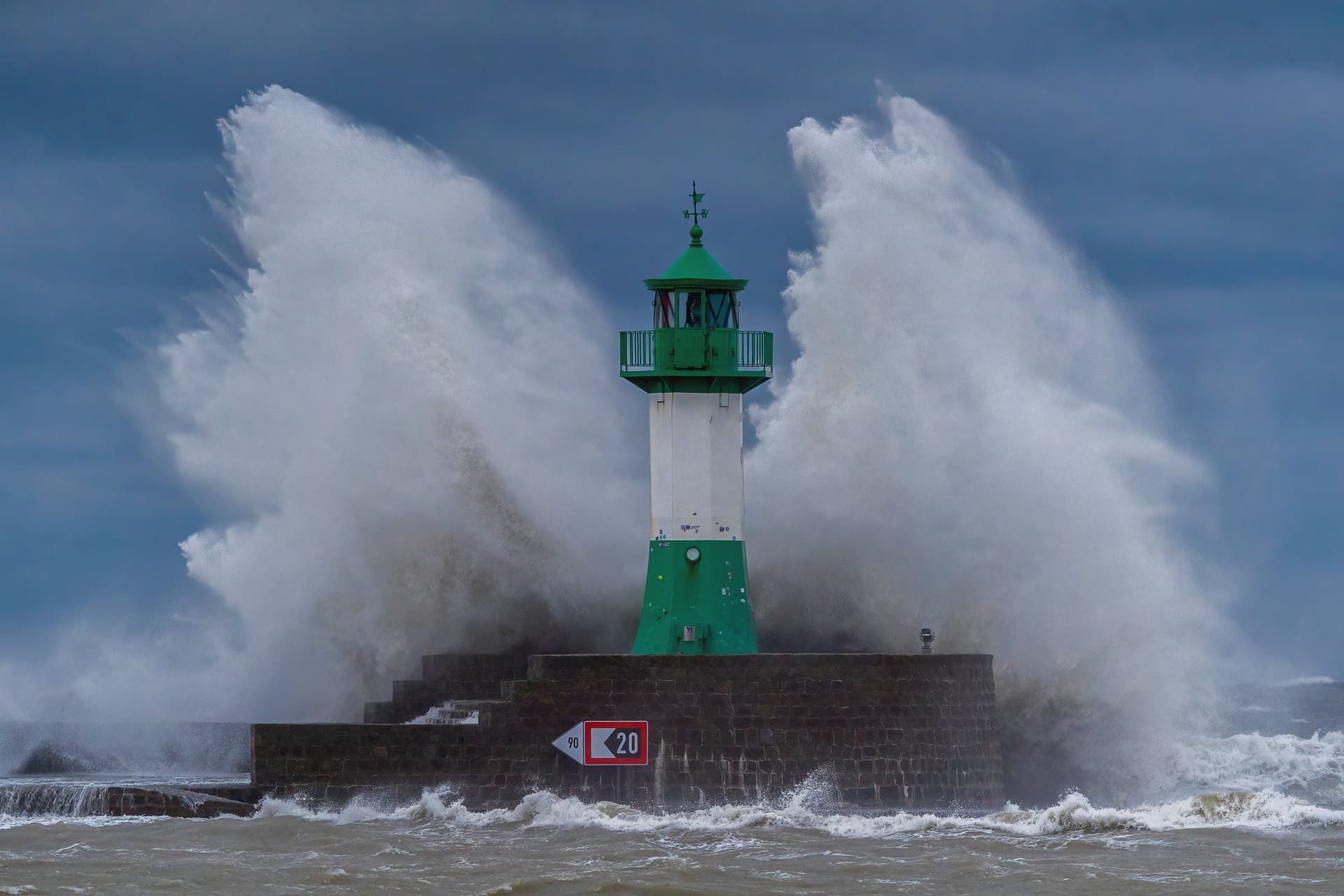 Schwere Schäden nach Jahrhundert-Sturmflut an der Ostsee