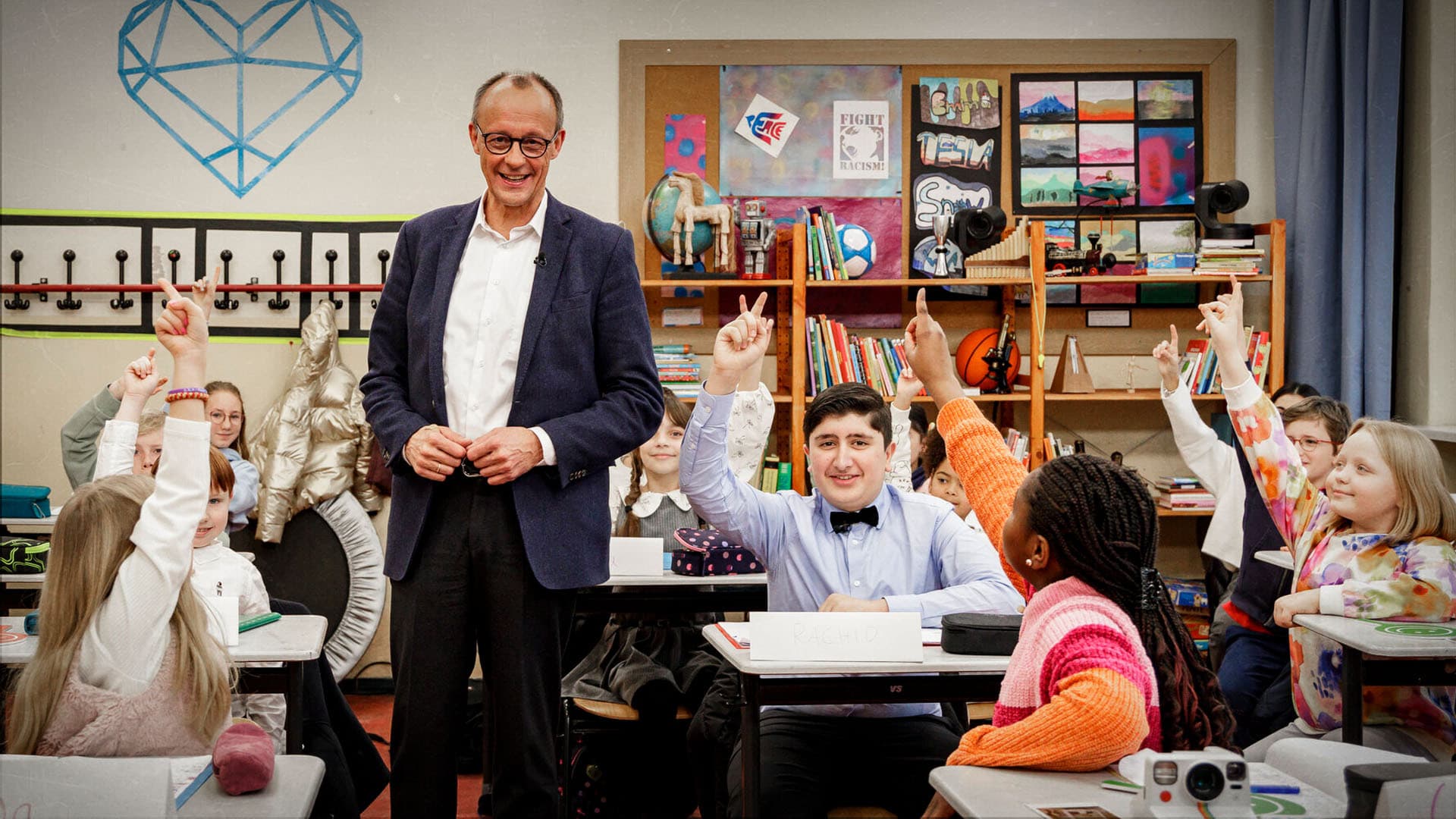 Kinder-Propaganda im TV: Rachid (14) fragt Friedrich Merz, wie er das mit den kleinen Paschas gemeint hat