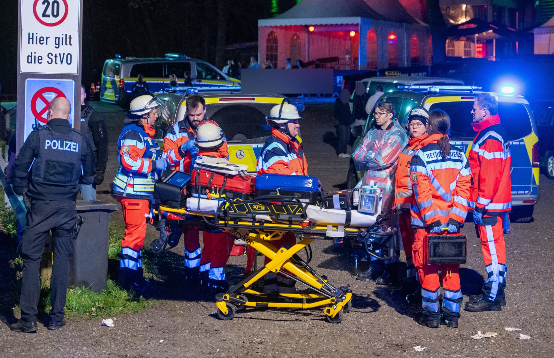 Großeinsatz in Trittau: Junger Mann stirbt bei Disko-Randale durch Messerstich