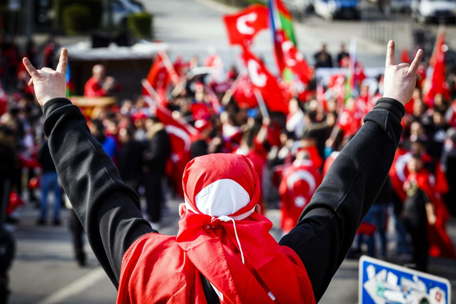 Berlin: „Graue Wölfe“ bedrohen türkische Wähler vor Generalkonsulat
