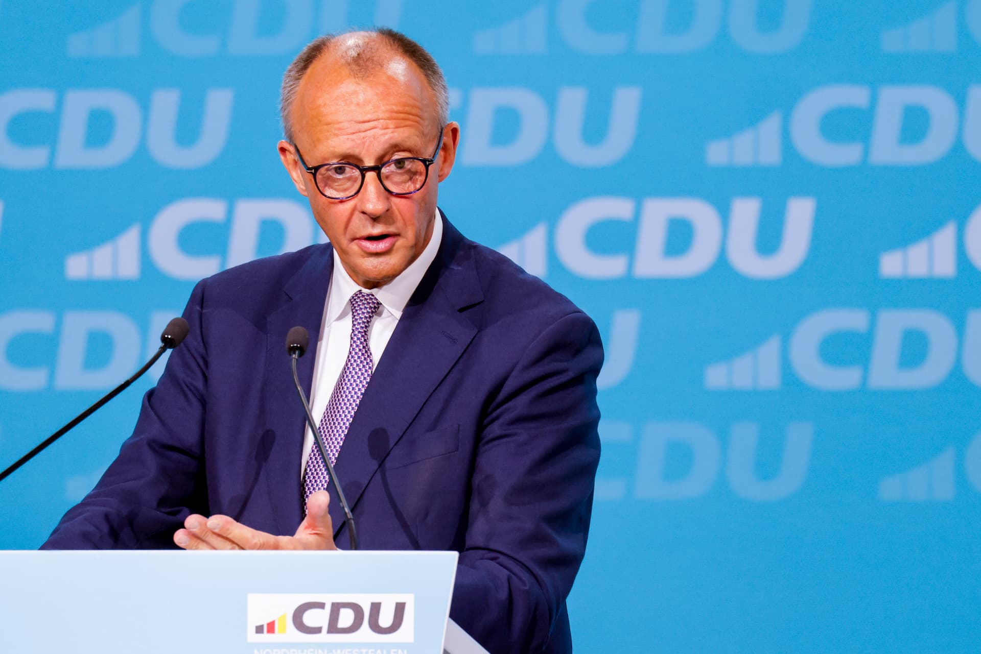 Merz kündigt Einschnitte bei Sozialleistungen an: „Wir leben seit Jahren über unsere Verhältnisse“
