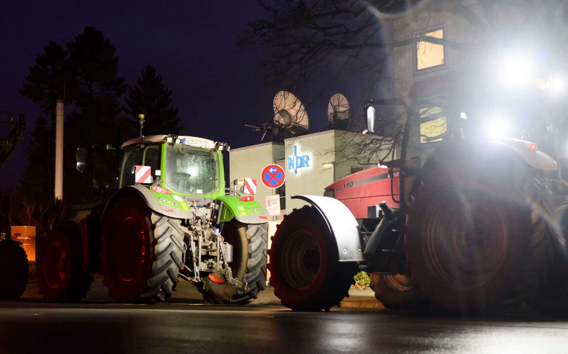 Bauern und Mittelstand: Demo vor der NDR-Zentrale in Hannover