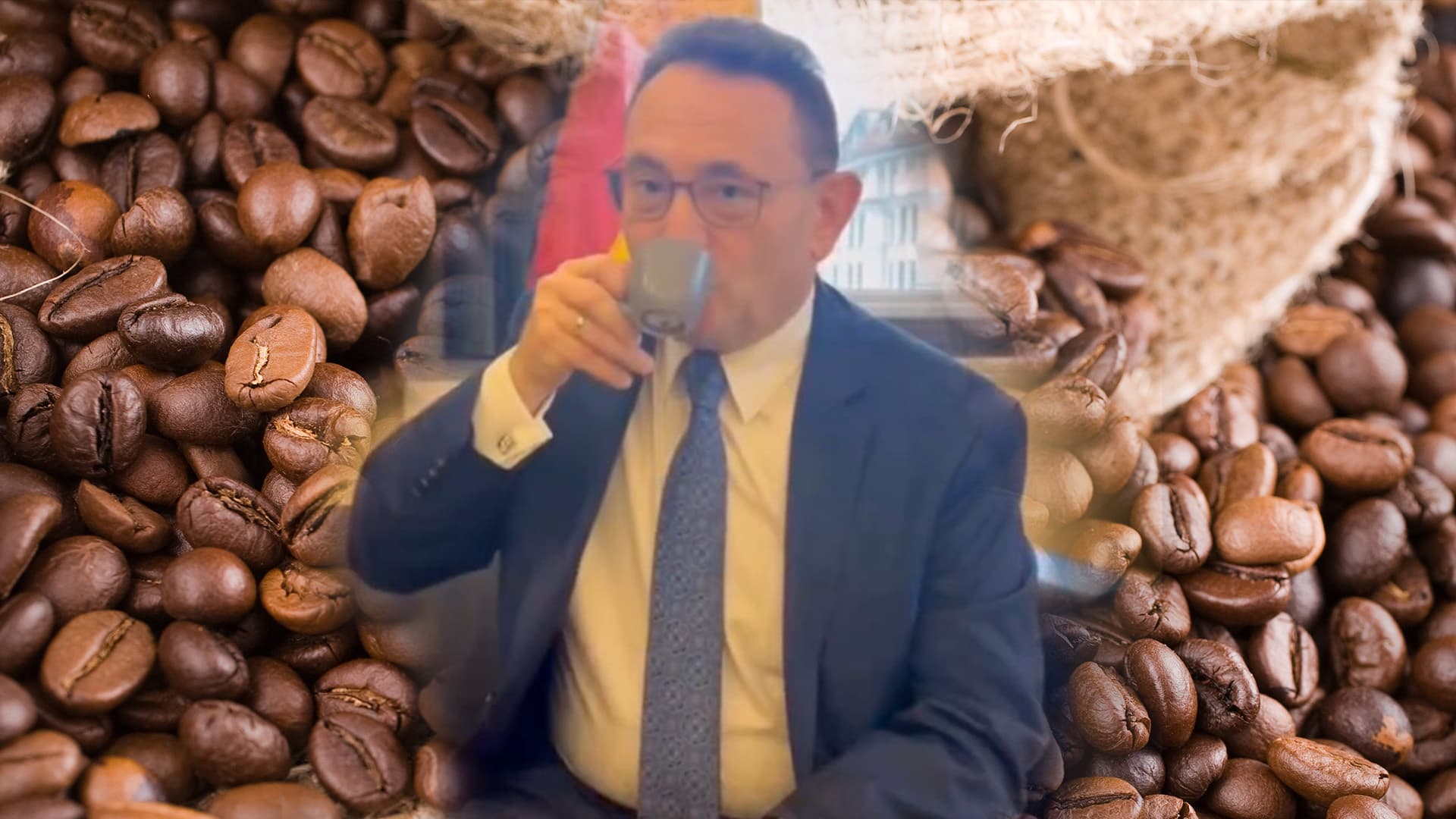 Er trinkt aus einer leeren Tasse: CSU-Staatssekretär blamiert sich mit groteskem Espresso-Video