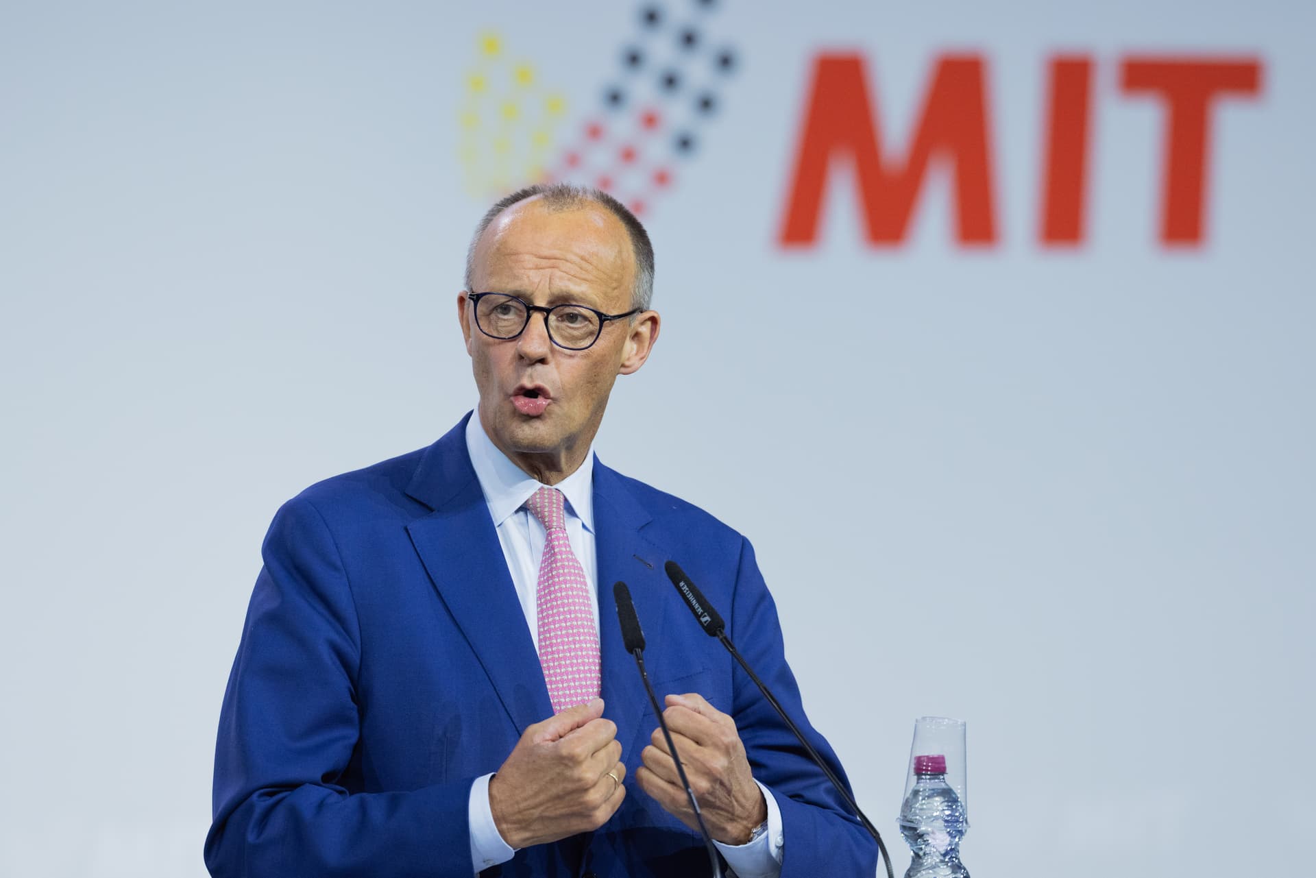 Kanzler Merz redet sich in Rage: „Hören wir doch mal auf, so wehleidig zu sein“