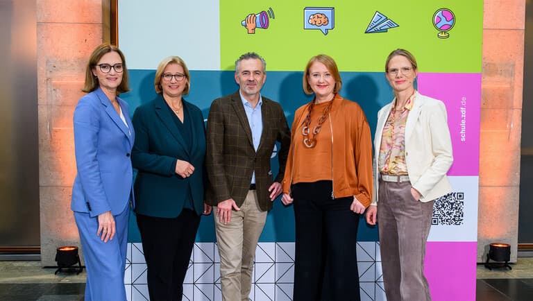 ZDF schickt Mitarbeiter gegen „Desinformation“ und für „demokratische Meinungsbildung“ an 50 Schulen