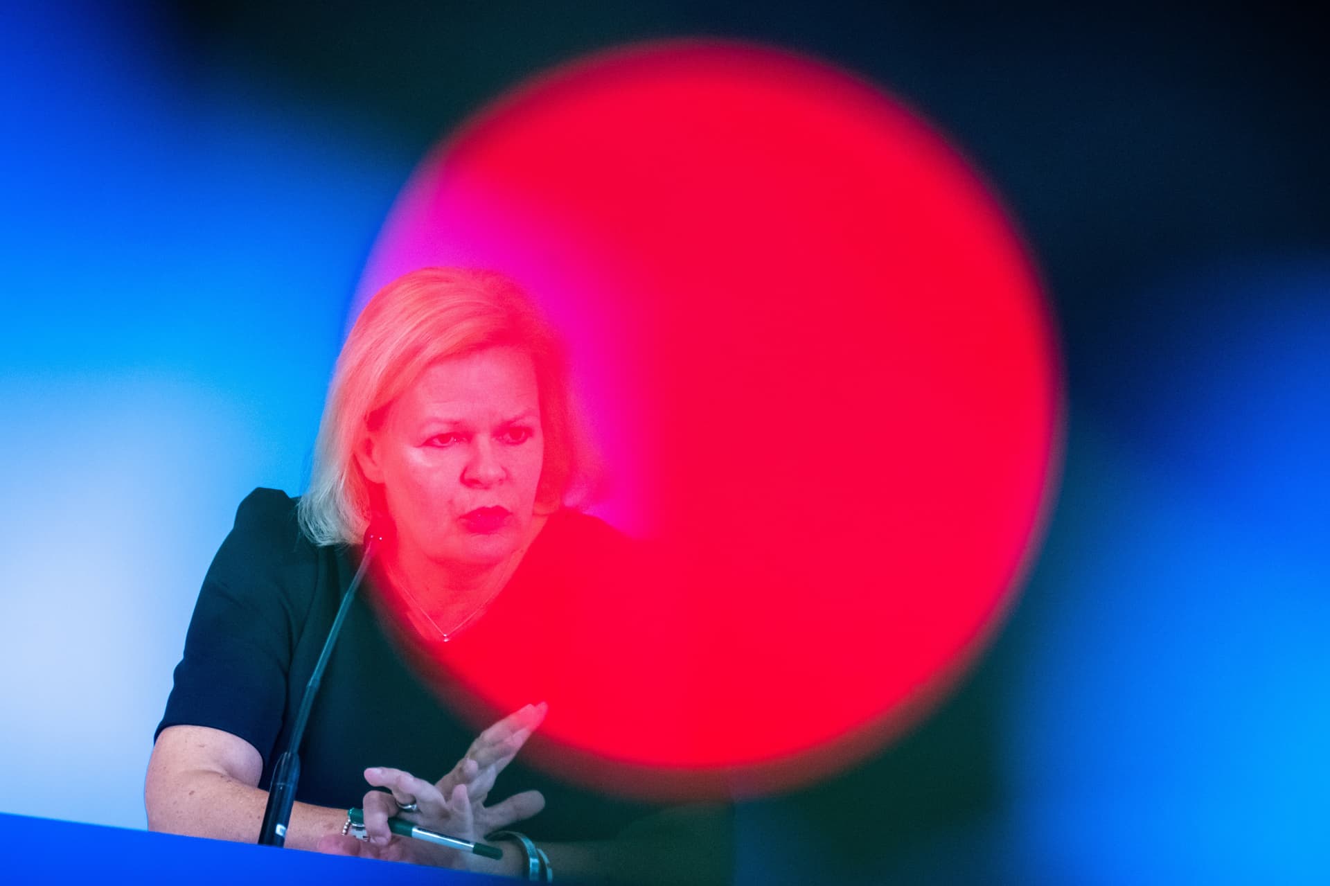 Faesers Trick ist aufgeflogen! Wie die Innenministerin vertuschen wollte, dass die Ausländerkriminalität explodiert