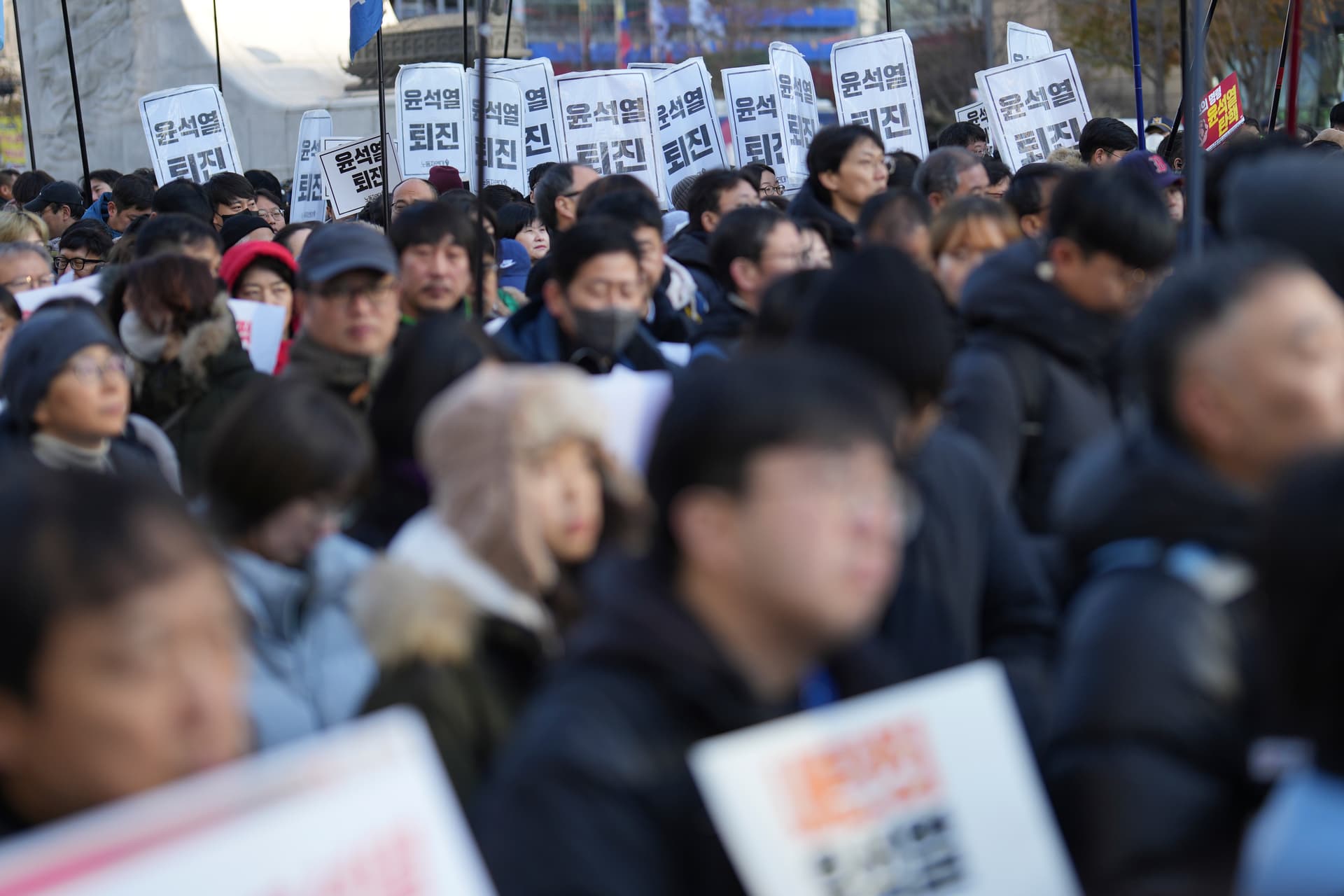 Kriegsrecht nach Protesten aufgehoben: Südkoreas Präsident Yoon verliert Machtkampf