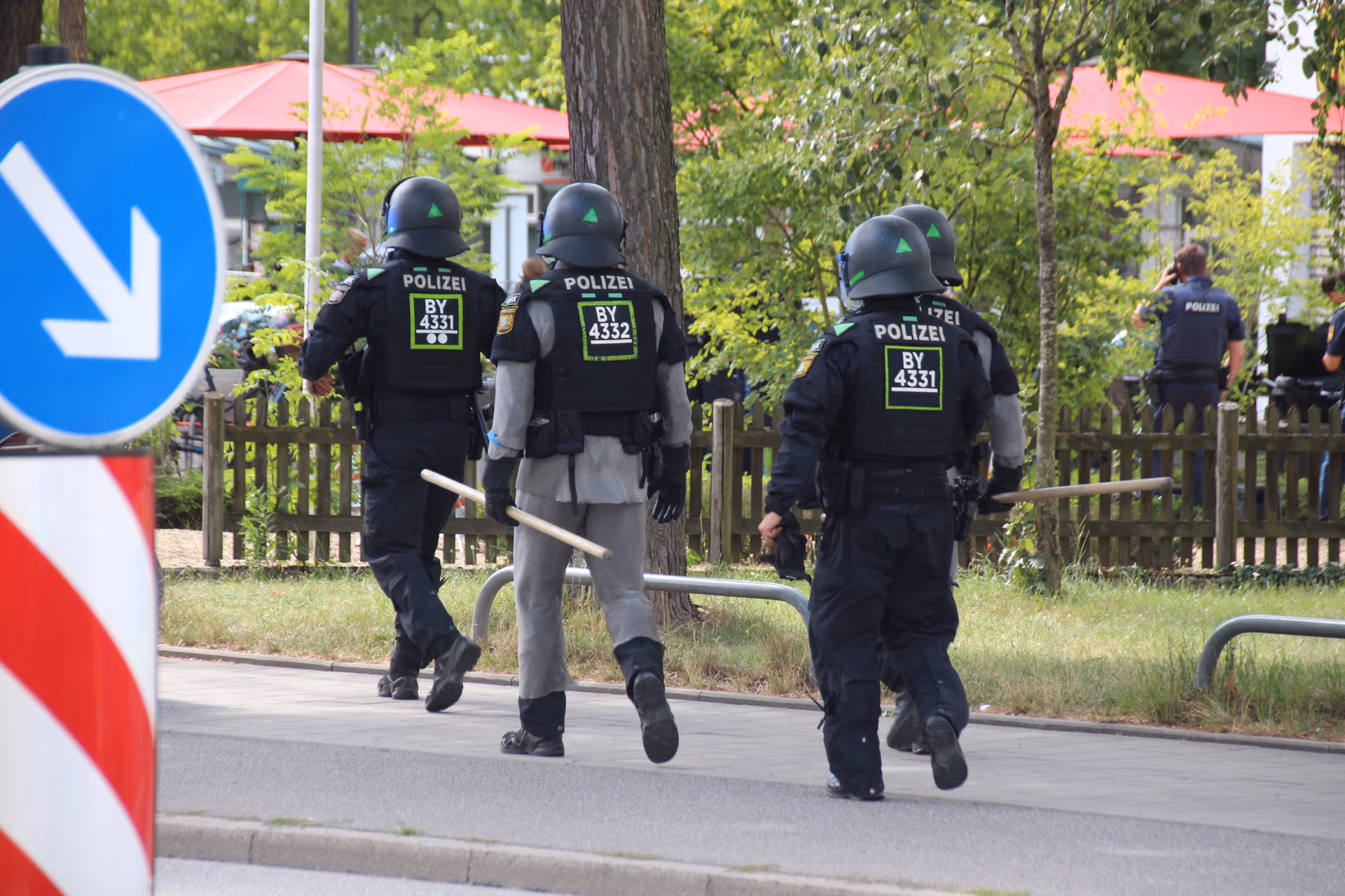 Geiselnahme in Regensburg: Bankmitarbeiter stirbt nach Messer-Attacke!