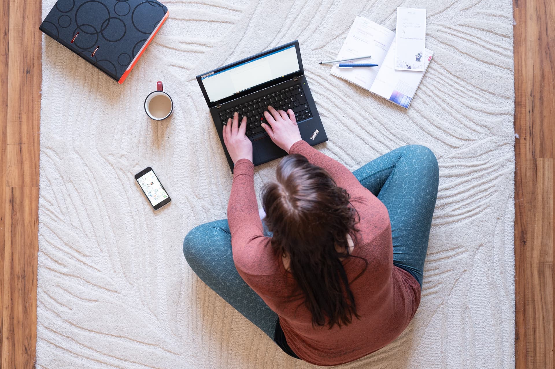 CORONA WEG, HOMEOFFICE BLEIBT: DEUTSCHE BÜROS IMMER LEERER