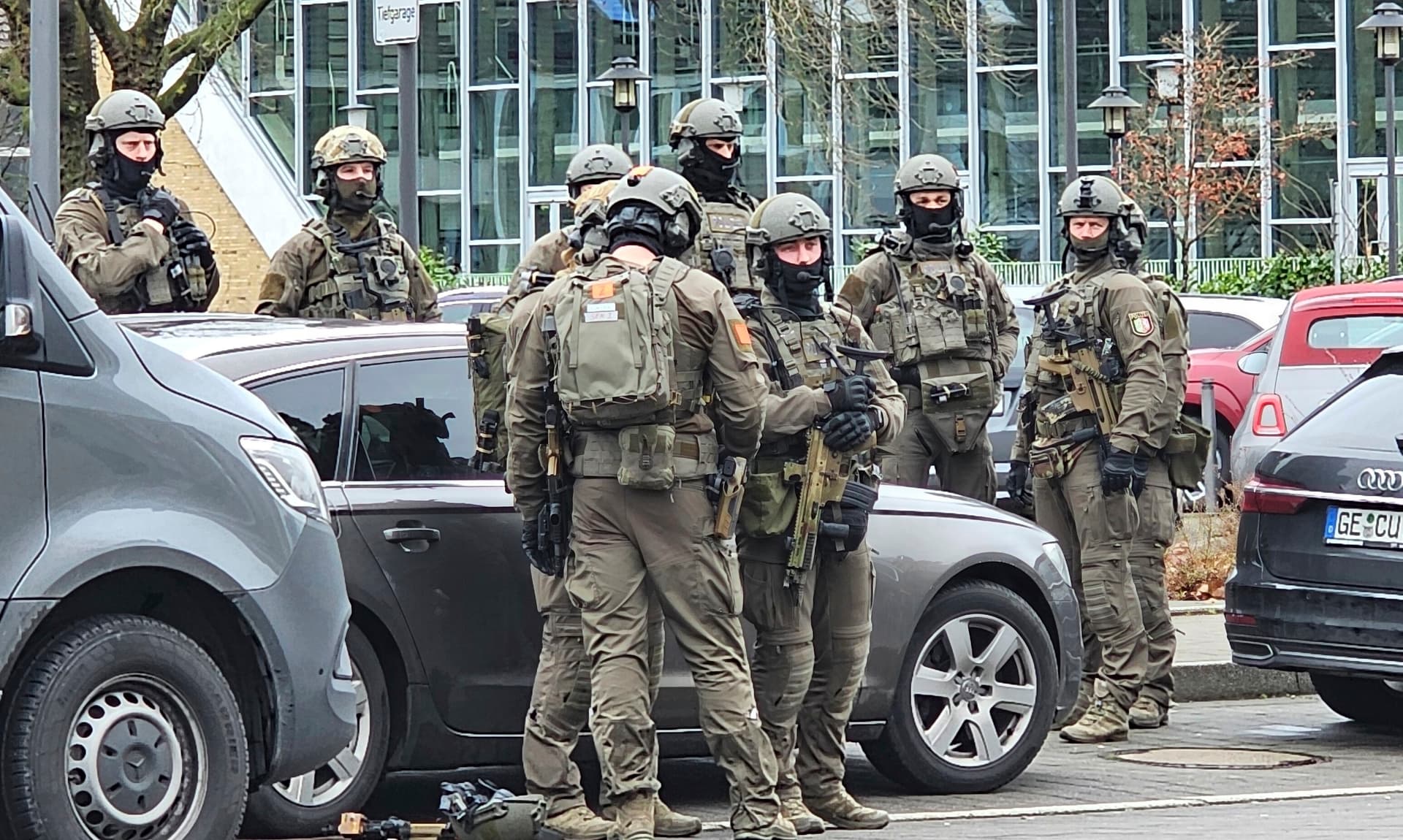 Mindestens vier Schüler verletzt! Amoklauf an NRW-Gymnasium