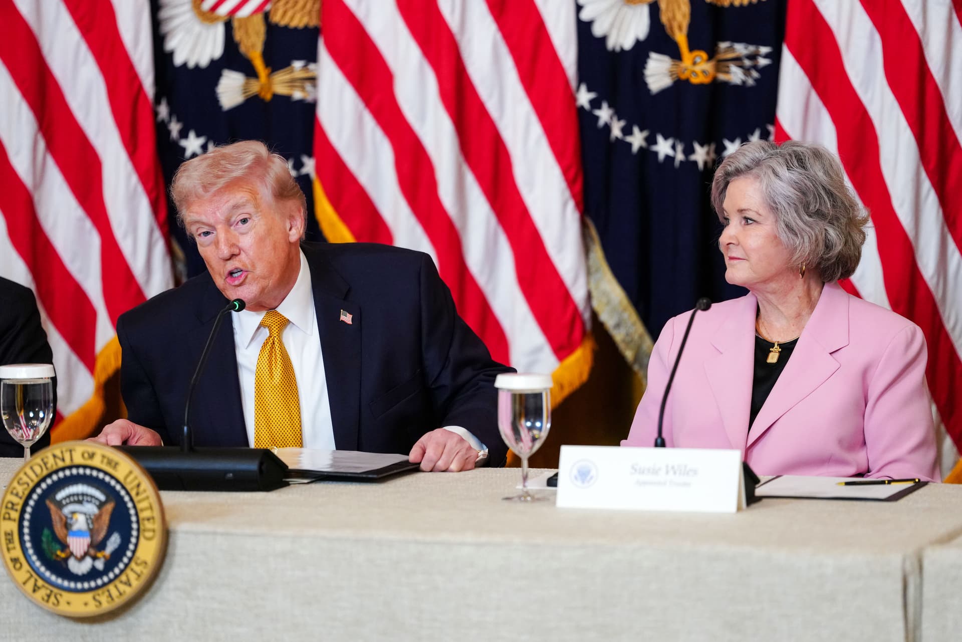 Wie der Brustkrebs von Trumps Wahlkampfheldin Susie Wiles die empathische Seite des US-Präsidenten offenbart