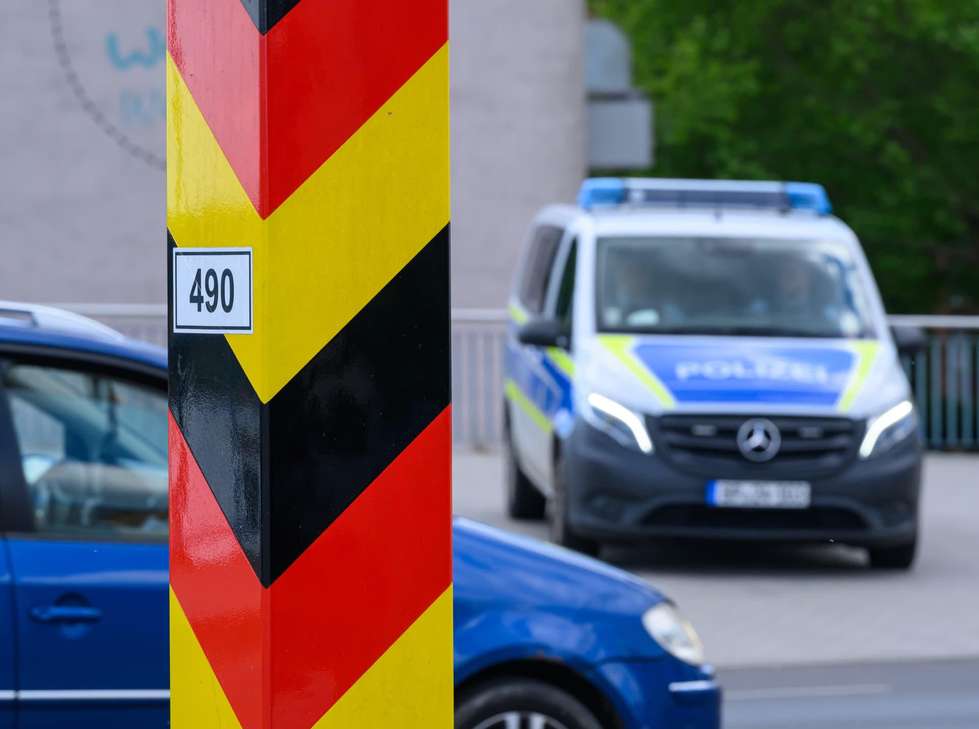 Innenminister Dobrindt bestätigt Recherchen von NIUS: Hatten die Somalier gefälschte Papiere bei sich?