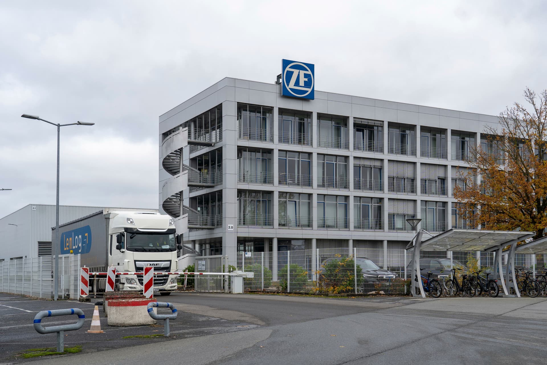Automobil-Zulieferer ZF in der Krise: Betriebsrat sieht Verhandlungen über Zukunft von 5000 Mitarbeitern als gescheitert