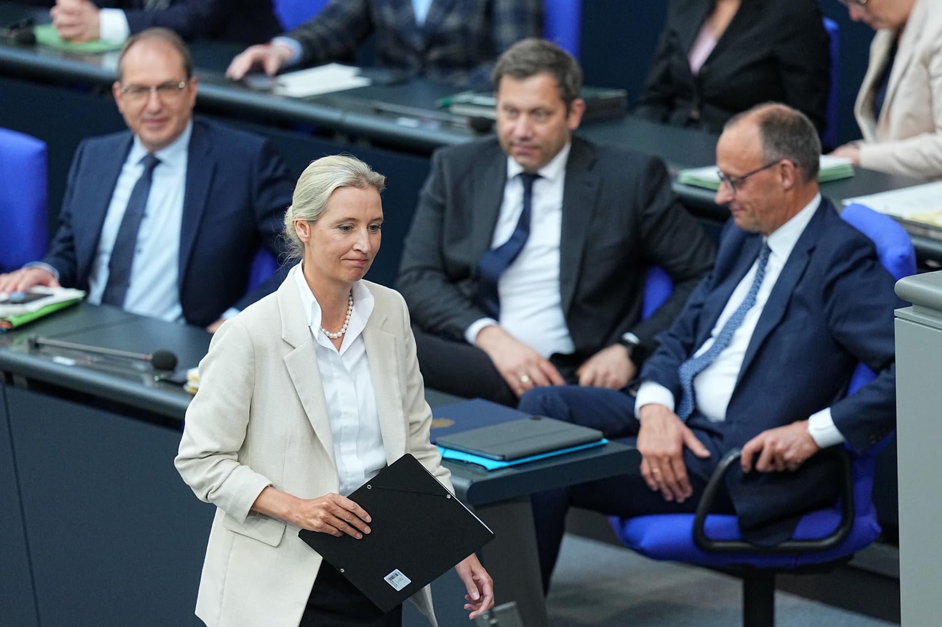 Union und AfD im ZDF-Politbarometer erstmals gleichauf