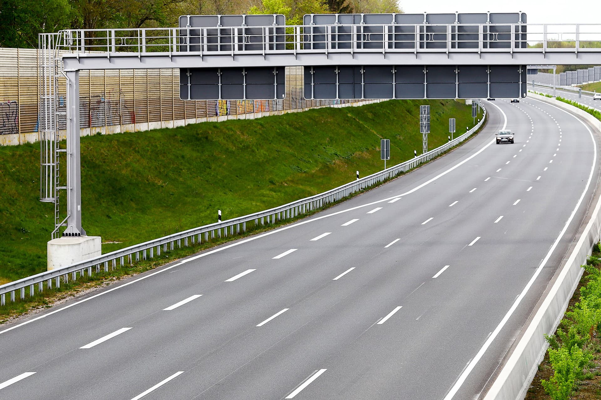 Er bretterte über die Autobahn: 13-jähriger Mercedes-Fahrer in Schleswig-Holstein aufgegriffen