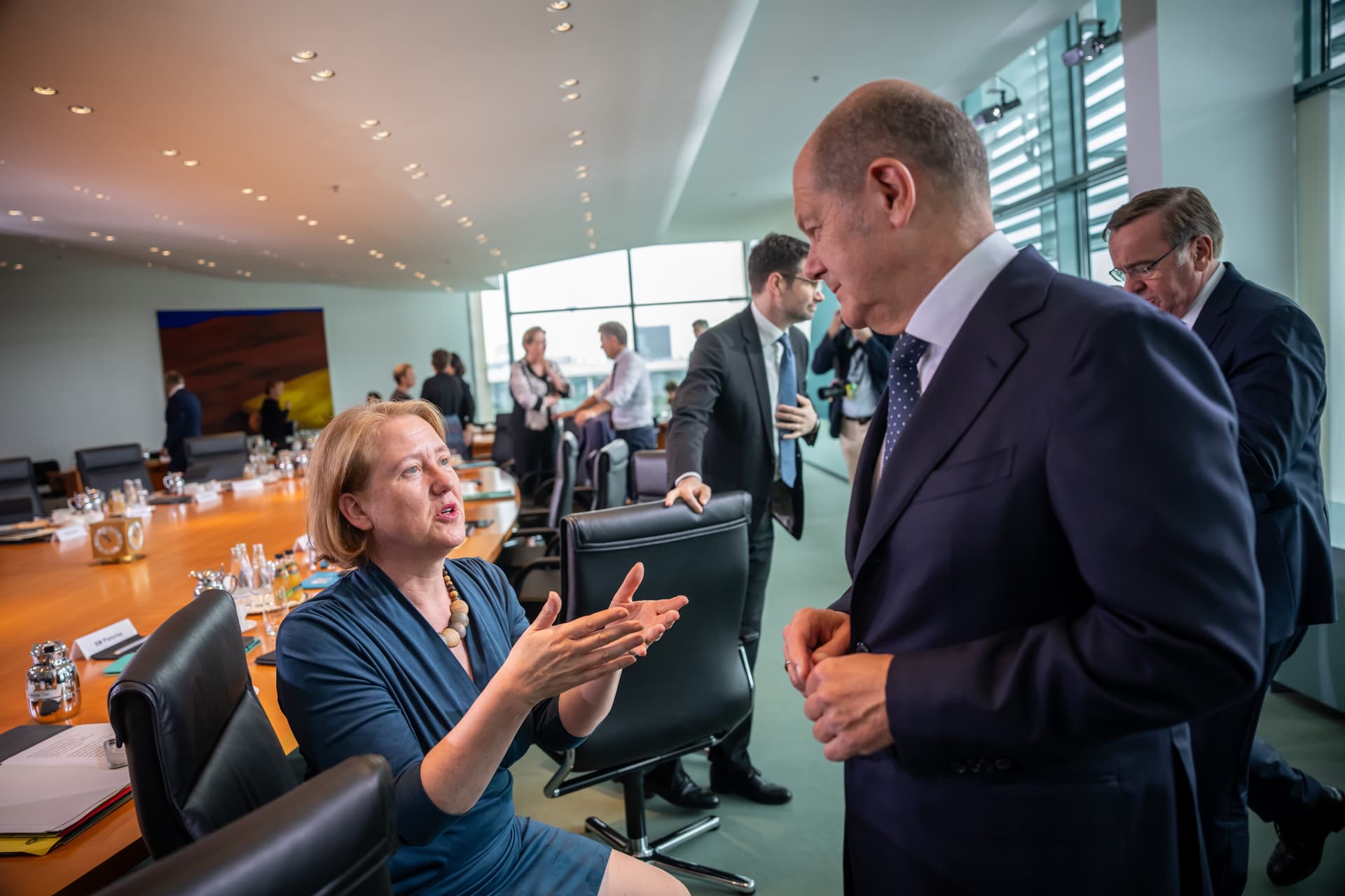 Streit in der Ampel-Regierung: Der Kanzler will Lisa Paus zum Einlenken bewegen