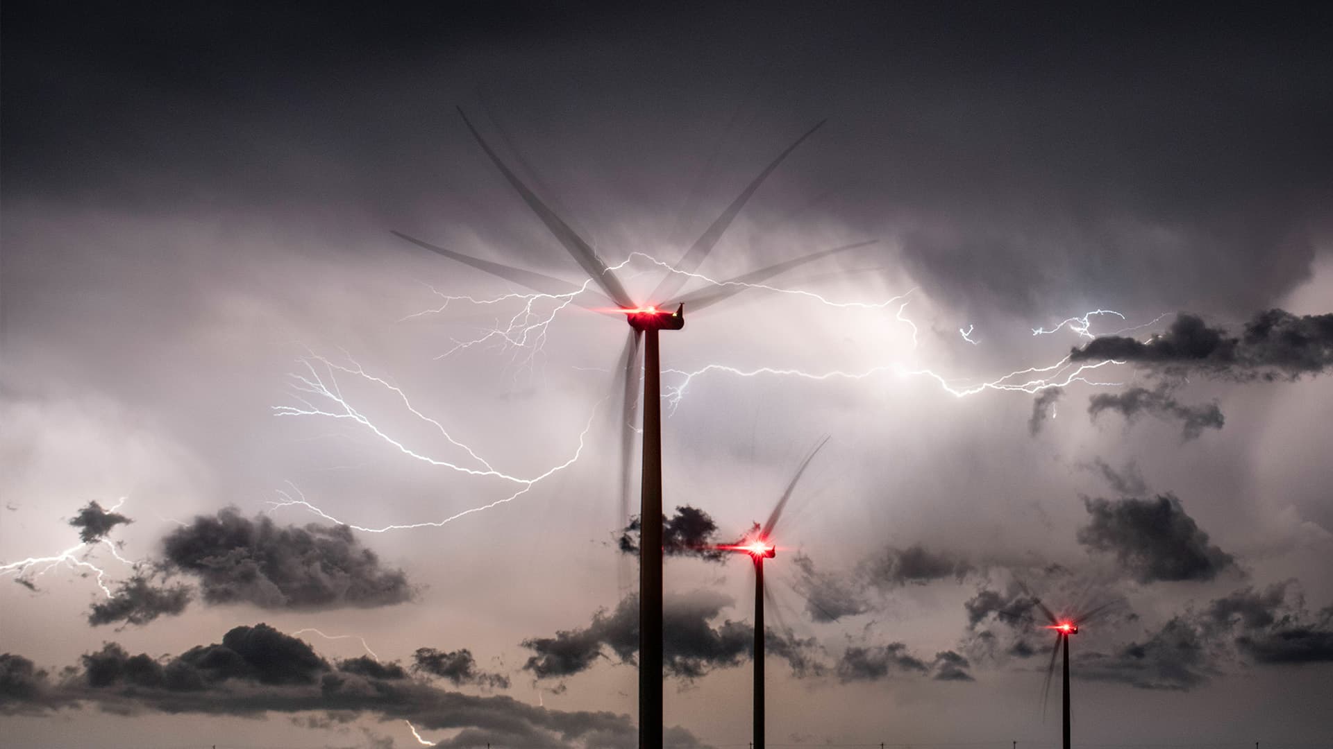 Zu viel Wind, zu wenig Sonne … Alle 23 Minuten müssen die Netzbetreiber den FLATTER-STROM ausgleichen