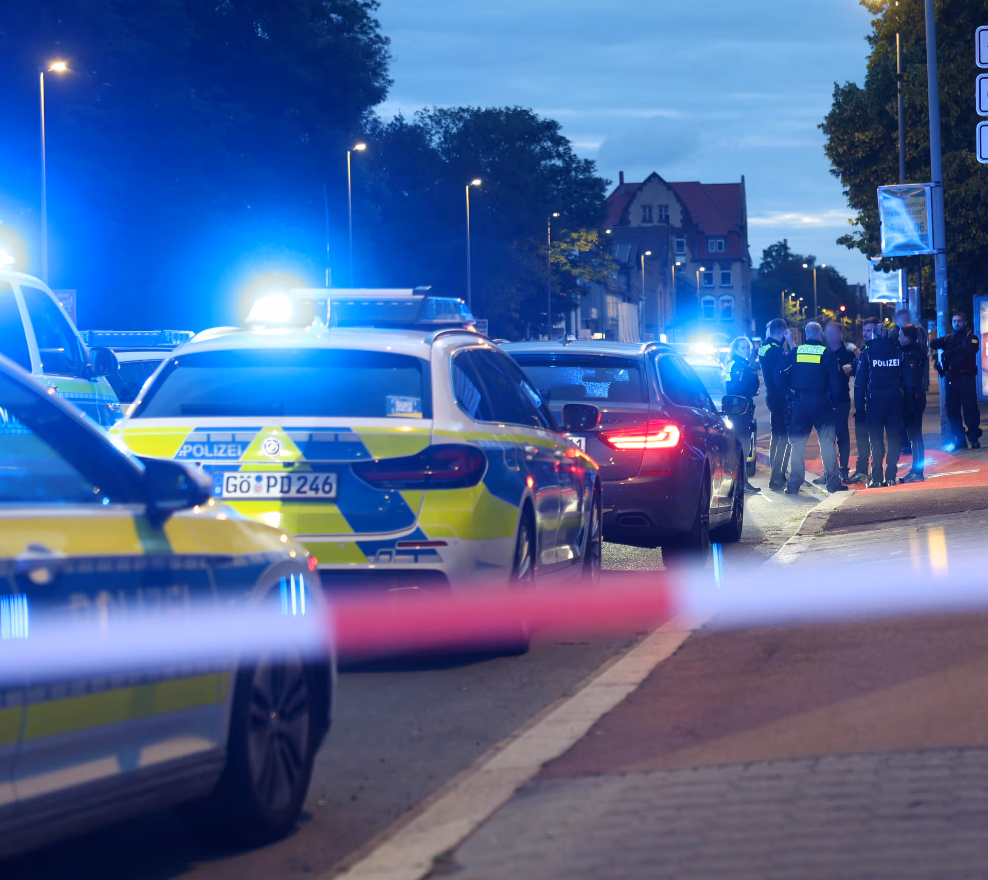 Täter auf der Flucht! Polizist bei Auseinandersetzung zwischen zwei Personengruppen in Göttingen angeschossen