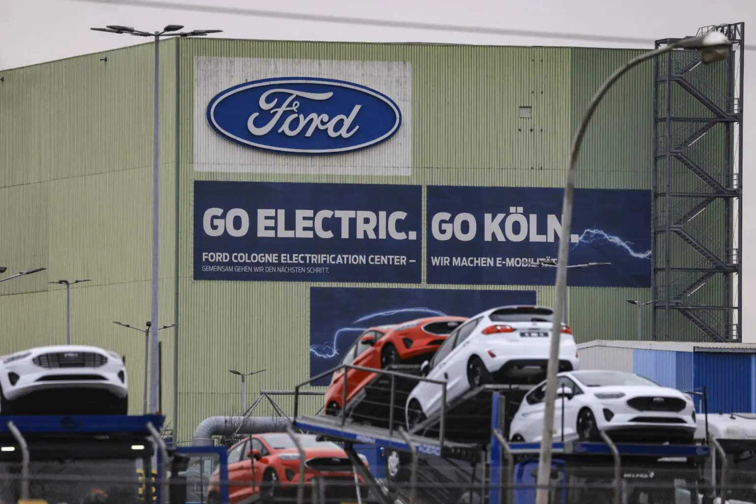 Ford streicht 2300 Stellen in Deutschla