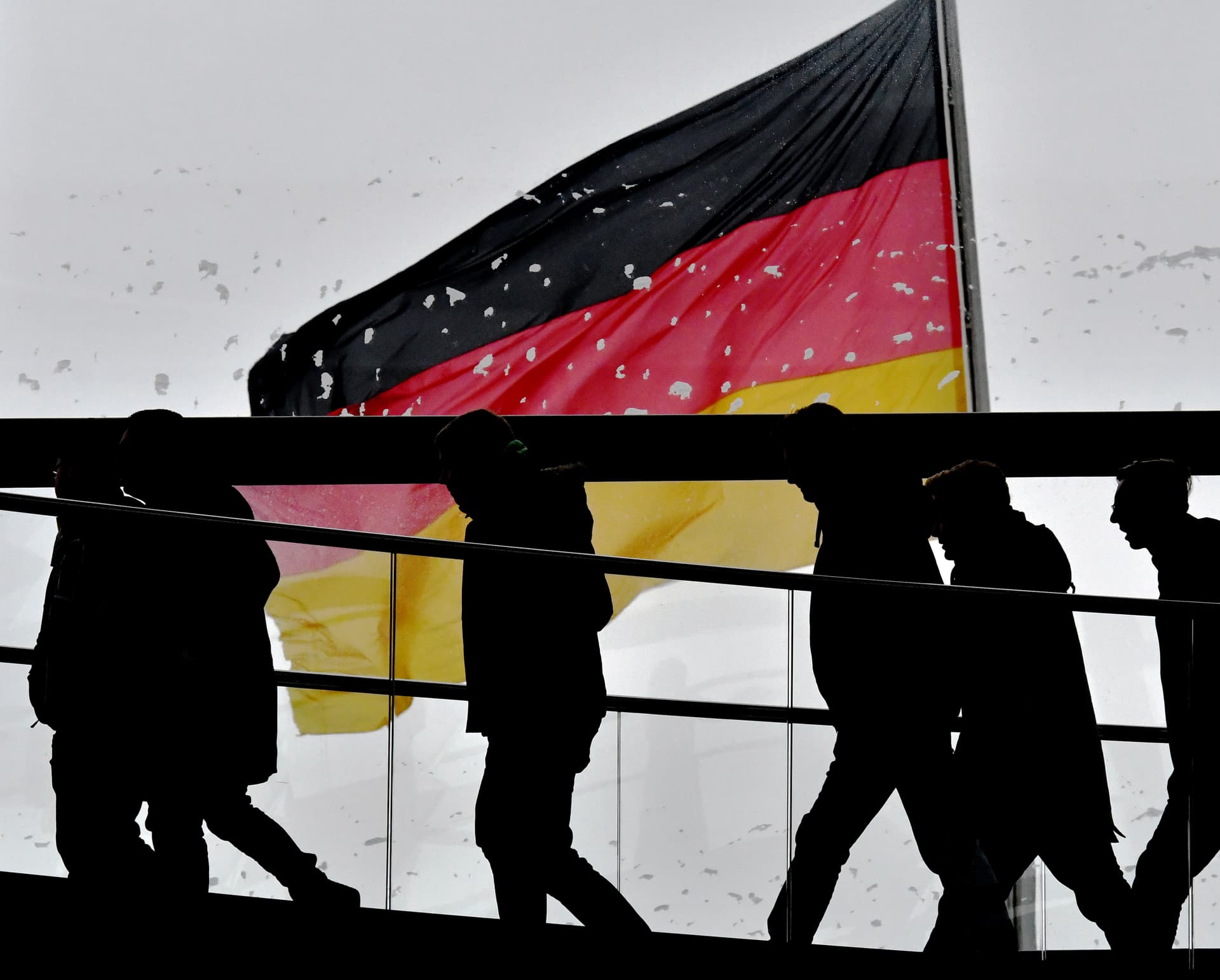 Vertrauen in den Staat rauscht in den Keller
