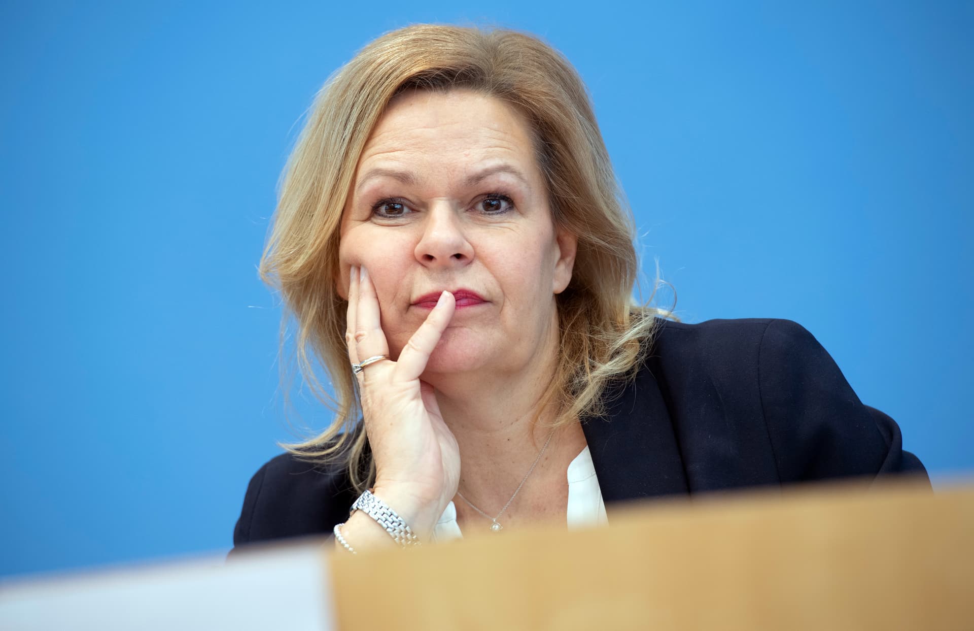 Die Arroganz-Ausrede der Schwänz-Ministerin: Mit diesen Worten ließ Faeser sich entschuldigen