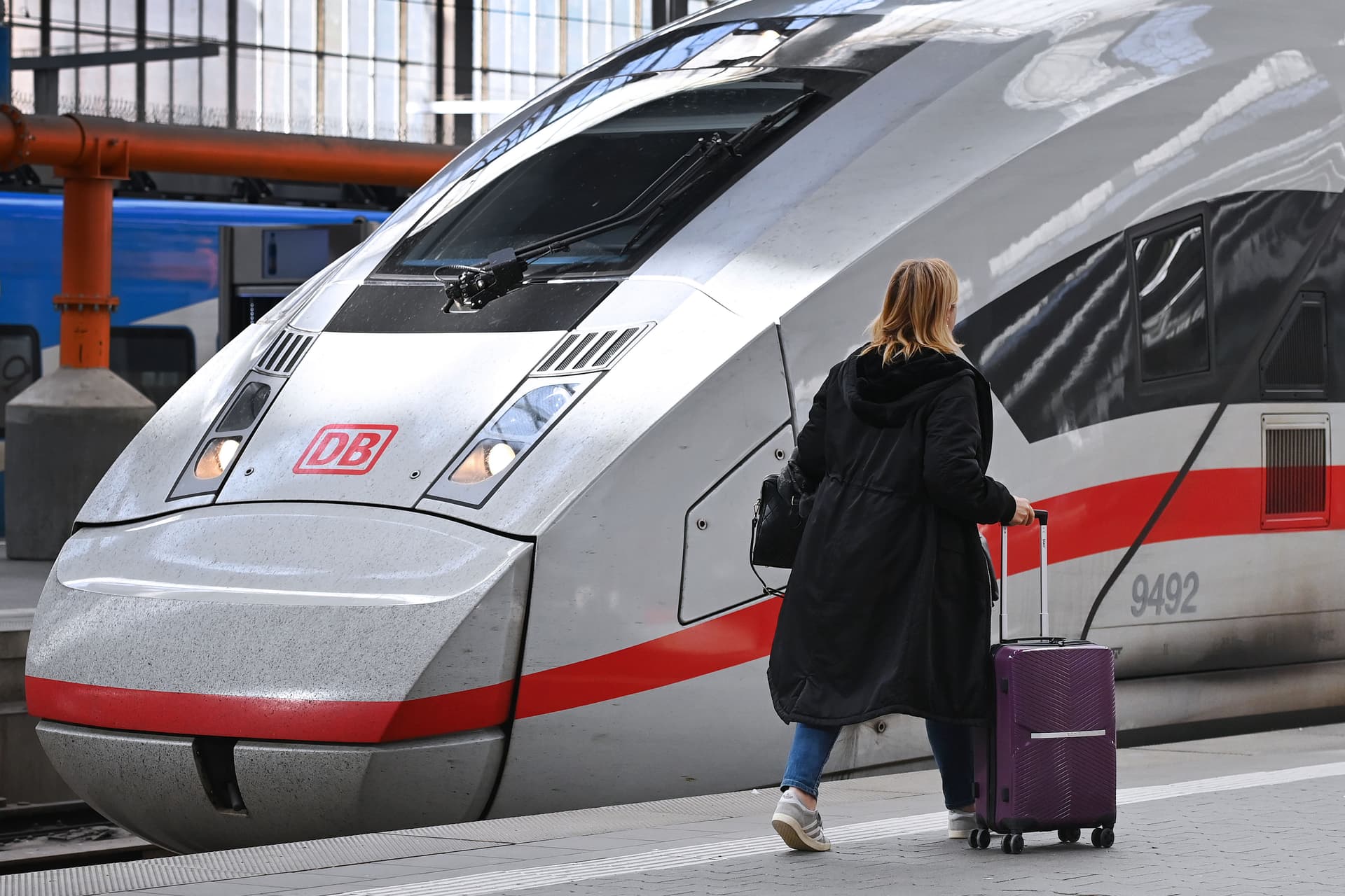 Die Bahn zahlt Hunderte Millionen Euro „Erfolgsbeteiligung“ an 42.000 Mitarbeiter, obwohl sie 2,4 Milliarden Euro Verlust gemacht hat