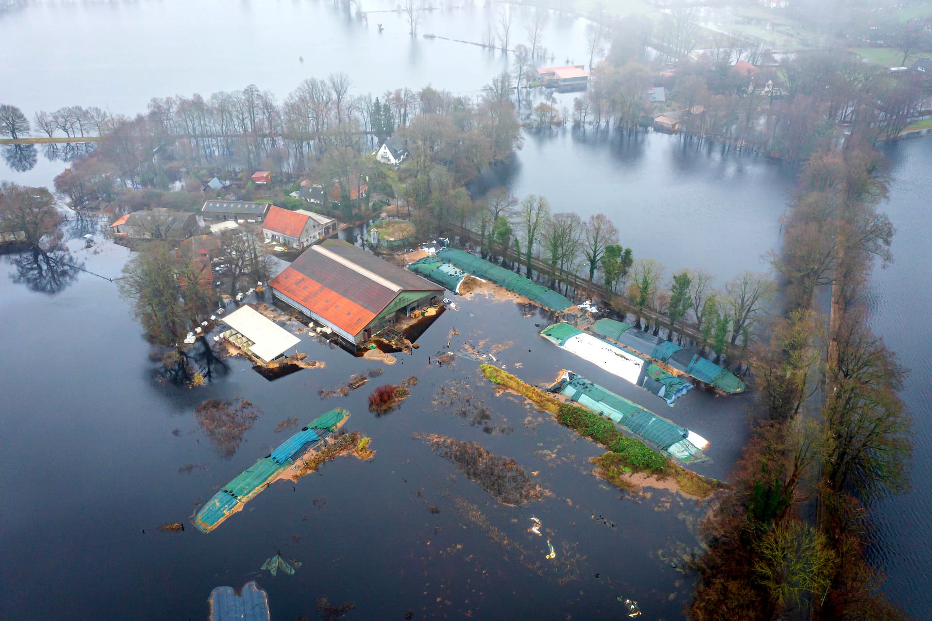 Hochwasser-Update: Die Deiche sind weich, die Angst vor neuem Regen ist groß