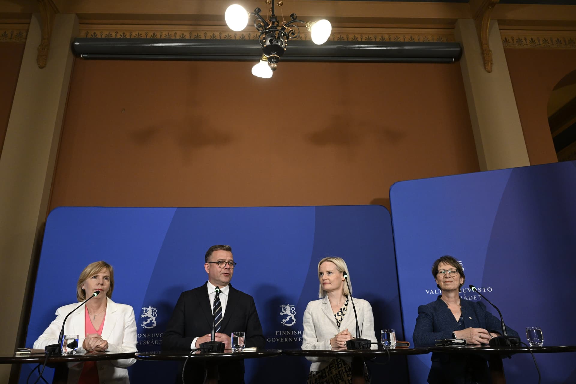 Mitte-Rechts-Koalition statt Sanna Marin: Finnland bildet neue Regierung