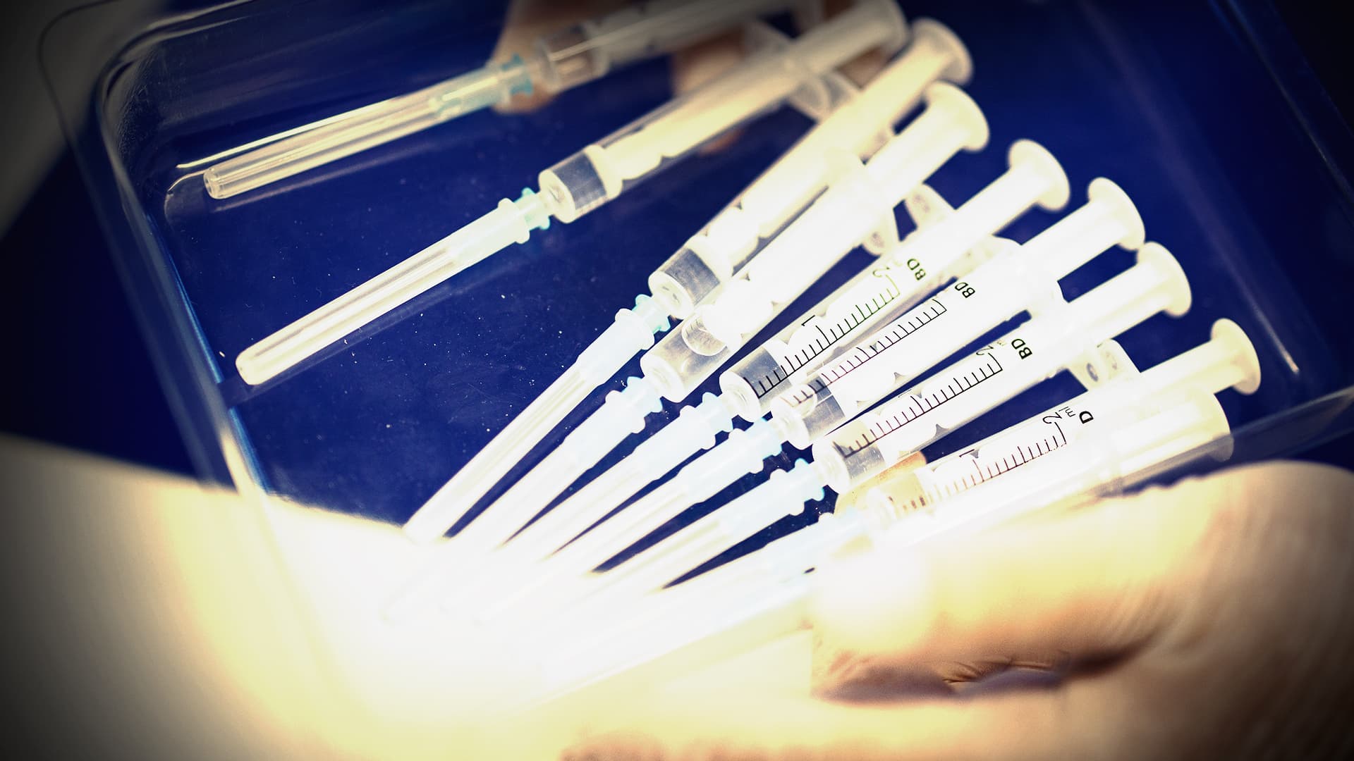 Zwei Produktionsverfahren: Verimpfter Pfizer-Impfstoff wurde nie getestet!