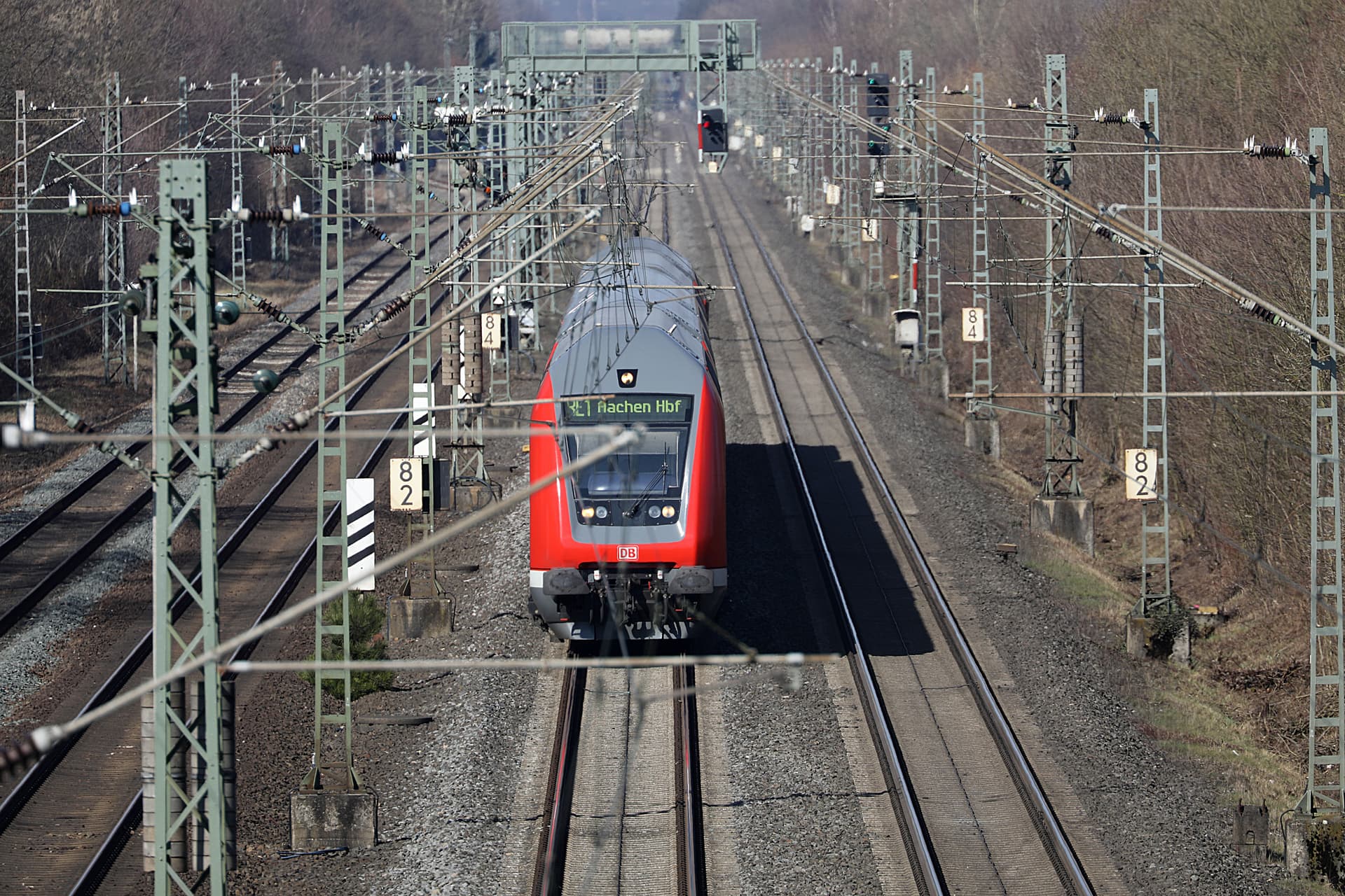 Syrer (17) und Afghane (28) attackieren schwules Paar in Regional-Express