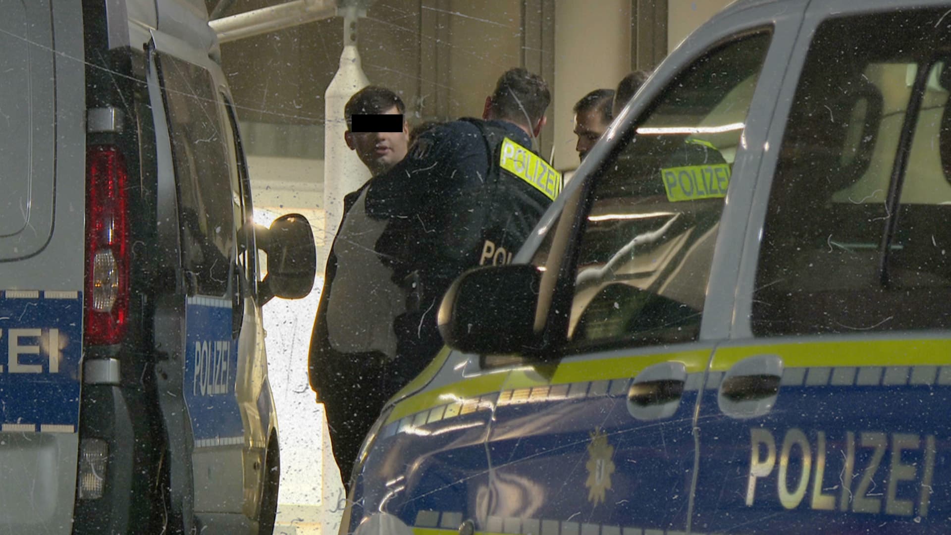 Messermann geht vor Berliner Krankenhaus auf Sanitäter los