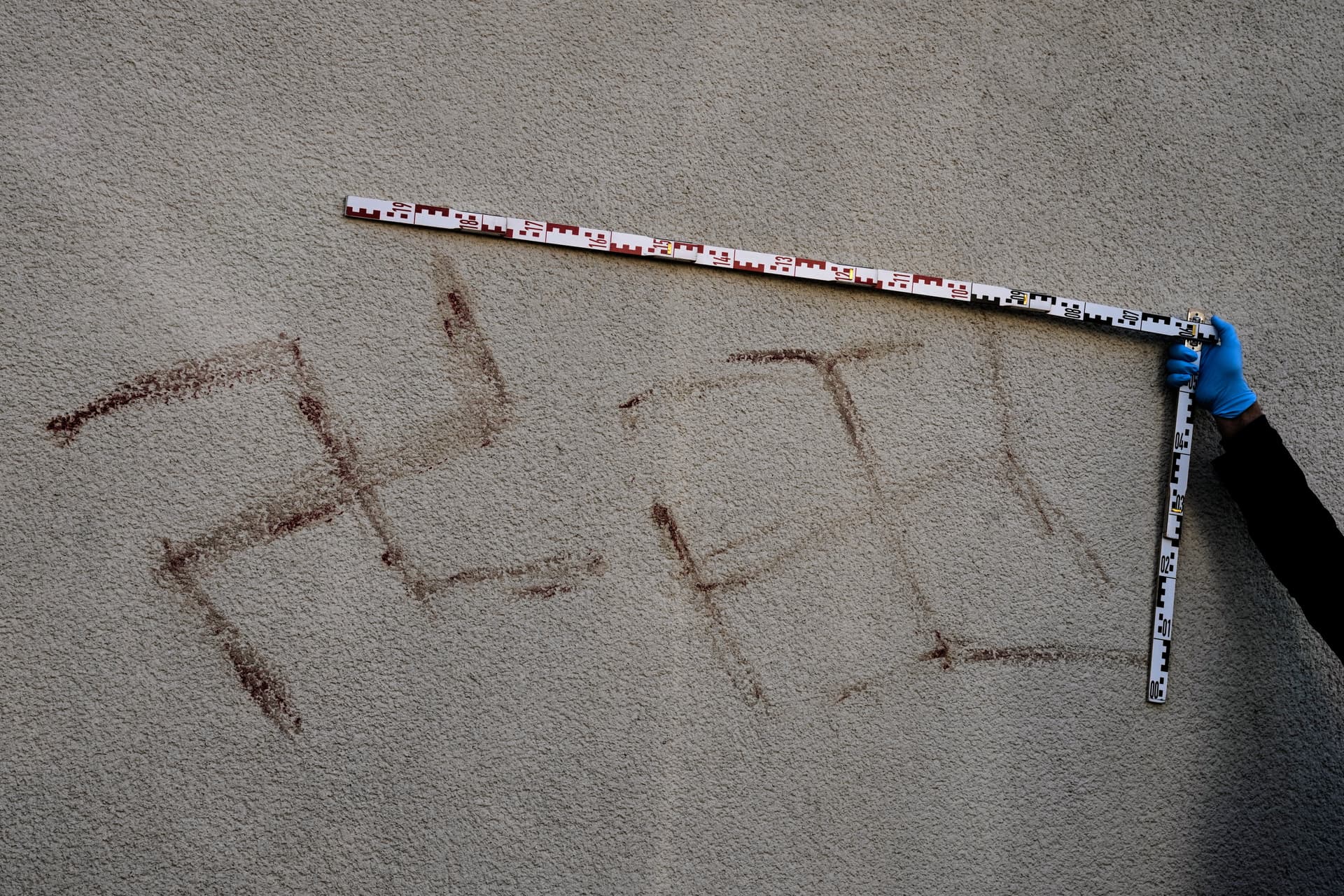 Rumäne in Hanau festgenommen: Fast 50 Autos und Hauswände offenbar mit menschlichem Blut beschmiert